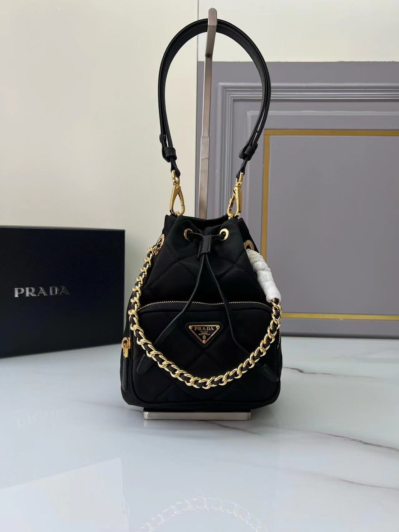 Top PRADA Re-Nylon Bag 22.5x17.5x12cm - Black