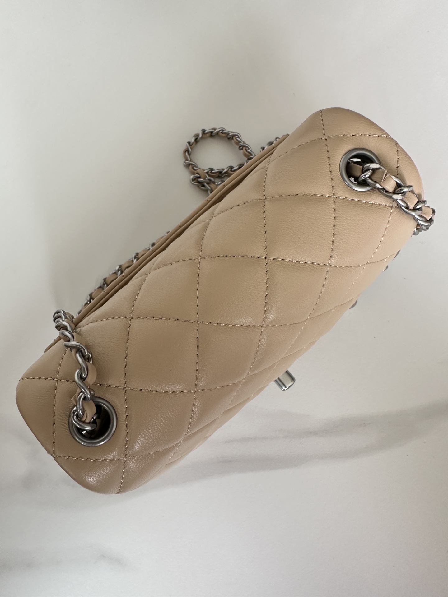 TOP CHANEL Classic Flap Bag Lambskin 18 CM - Apricot
