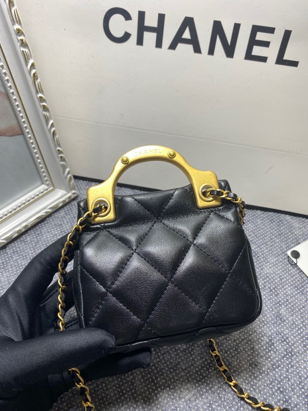 TOP CHANEL Lambskin Mini Chain Pack 11x10x3cm - 2 Sizes