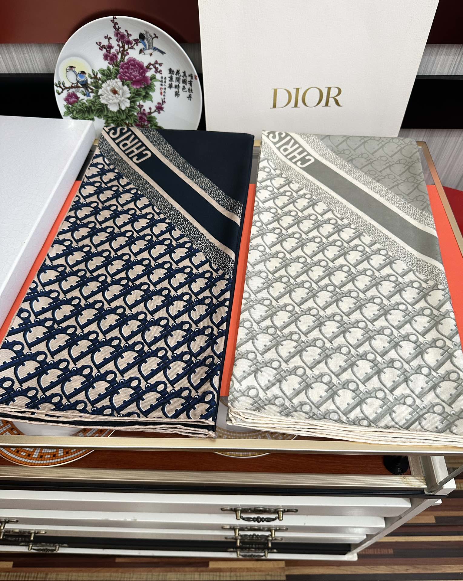 TOP Christian Dior Silk Scarf 90 x 90 cm - 2 Colours