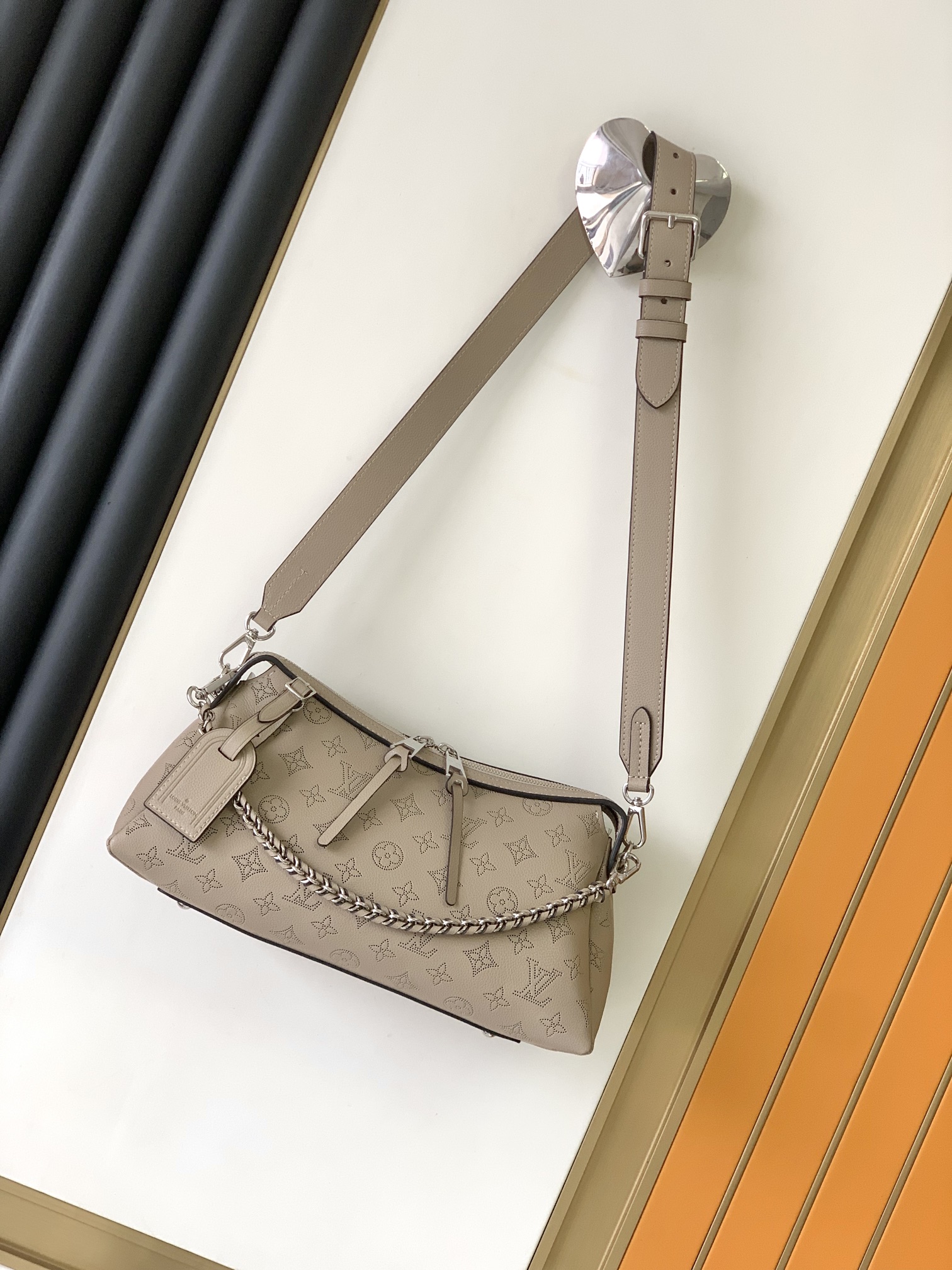 TOP Louis Vuitton LV Mahina Hand It All Small Handbag 29x18x13cm - 2 Colors