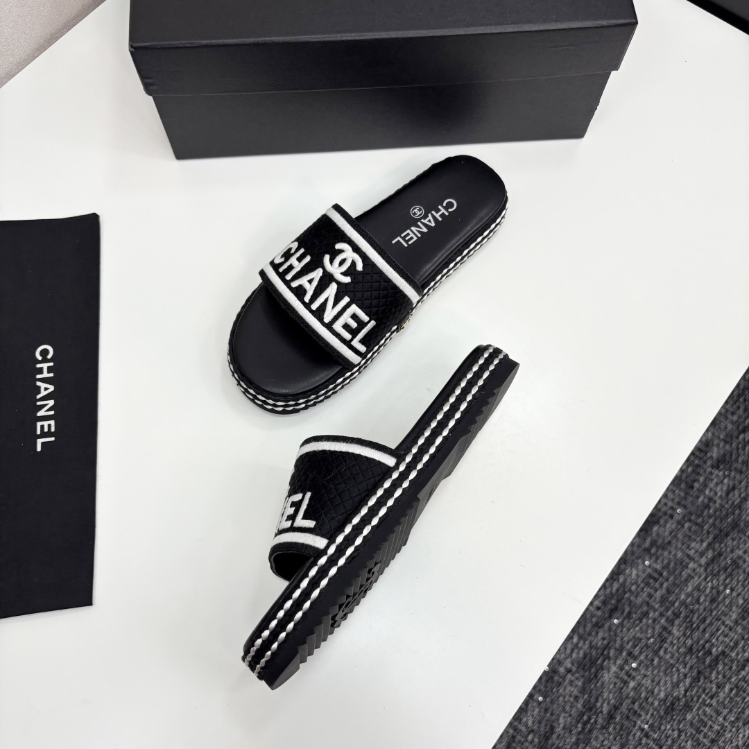 TOP CHANEL Slippers - Black
