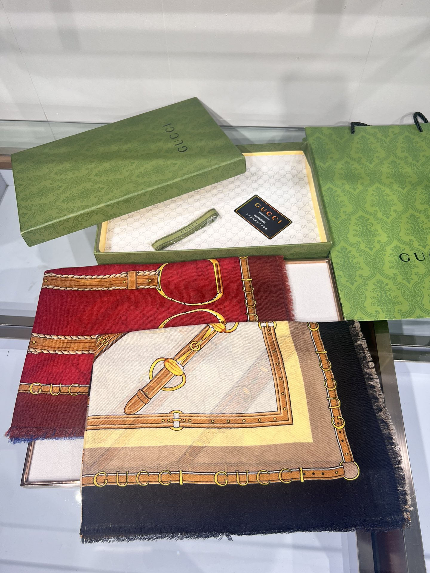 TOP GUCCI Square Scarf 140 x 140 cm - 2 Colors