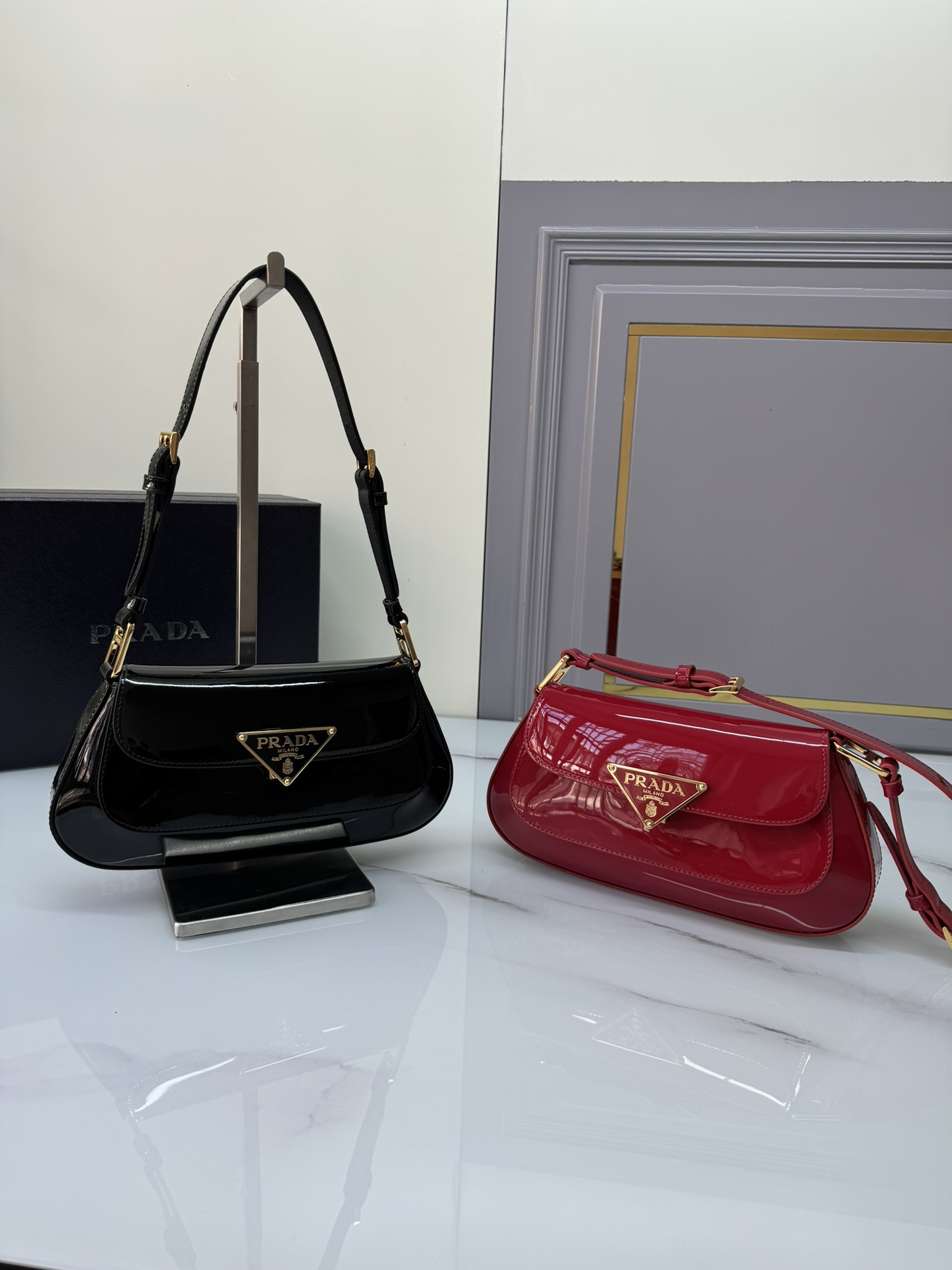 TOP PRADA Underarm Hobo Bag Patent Leather 24x11x4cm - 2 Color