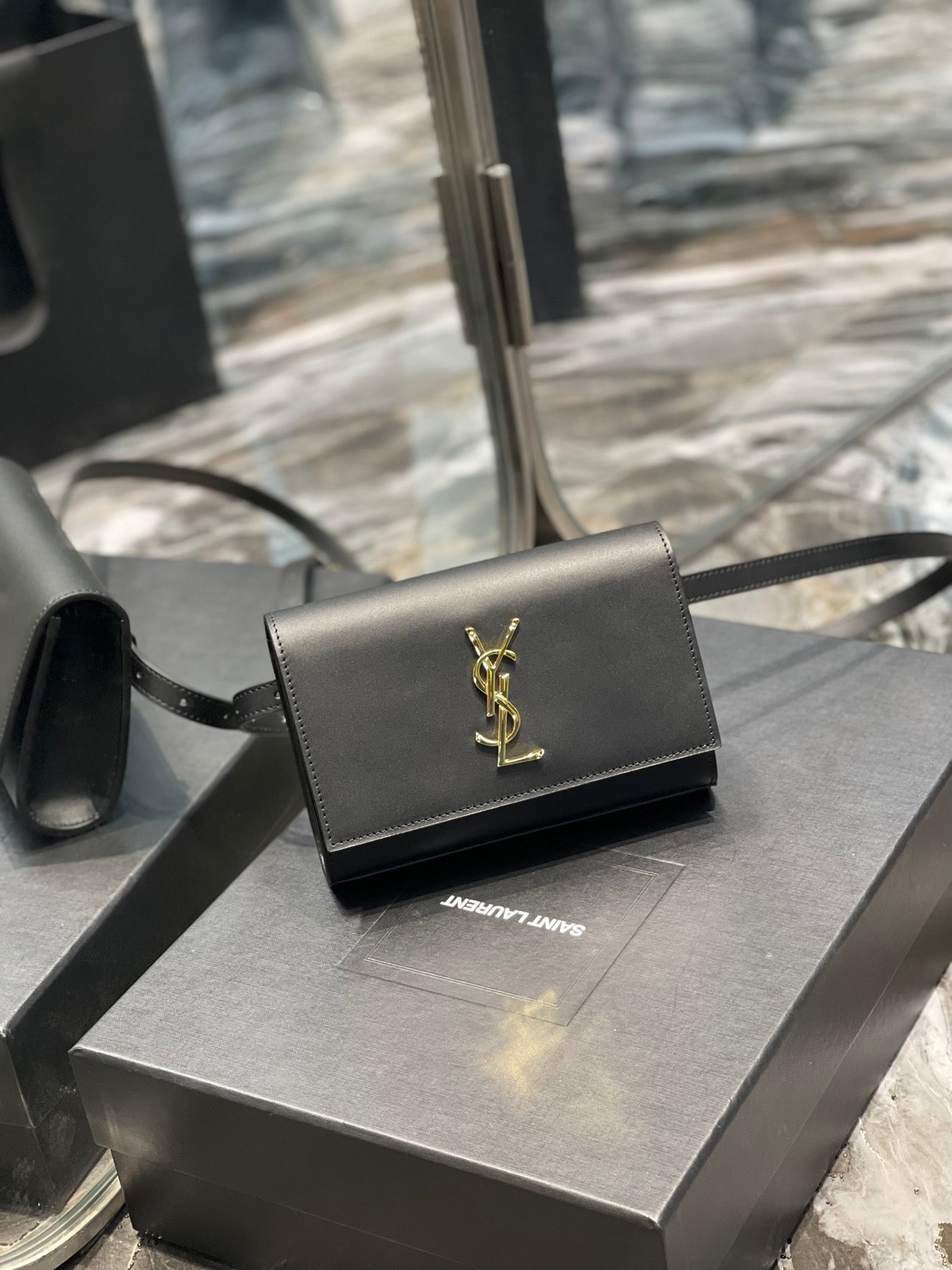 TOP Yves Saint Laurent YSL Kate Belt Bag - Black