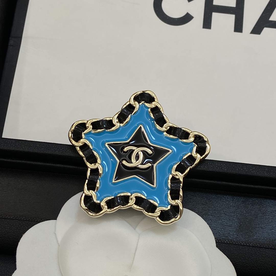 TOP CHANEL Star Brooch