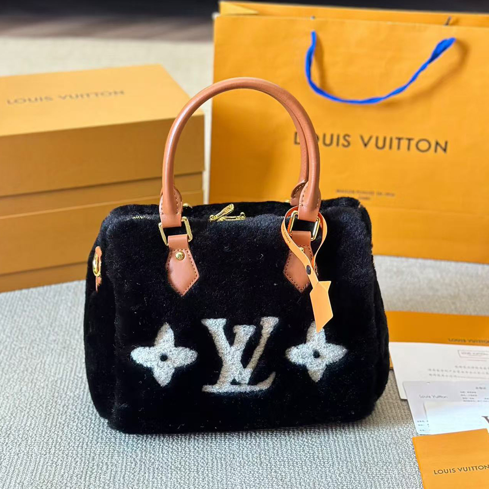 Louis Vuitton wool lamb bag (10A Mirror Version)