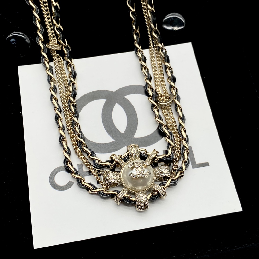 TOP CHANEL Choker Necklace