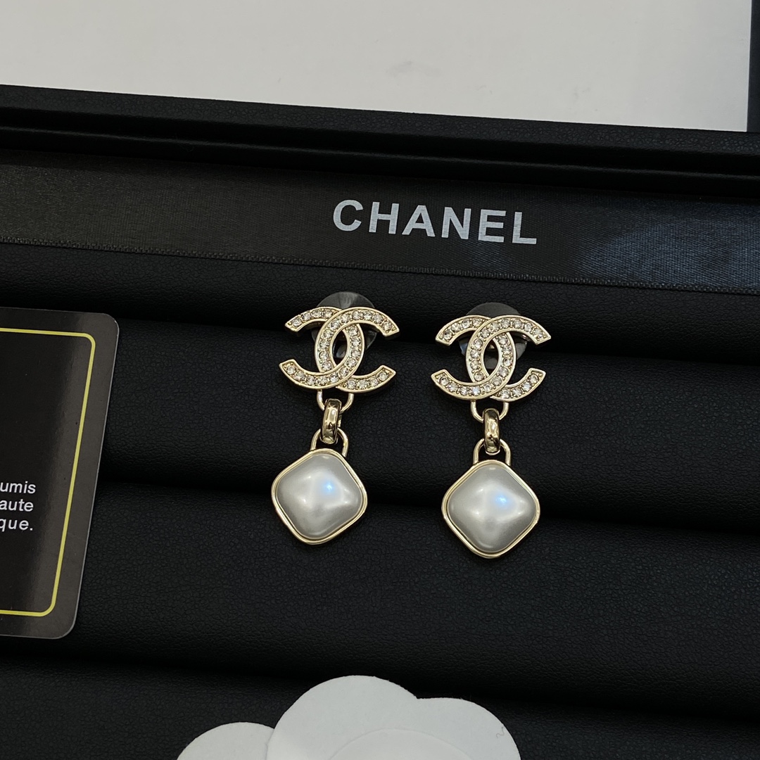 TOP CHANEL Earrings - Gold