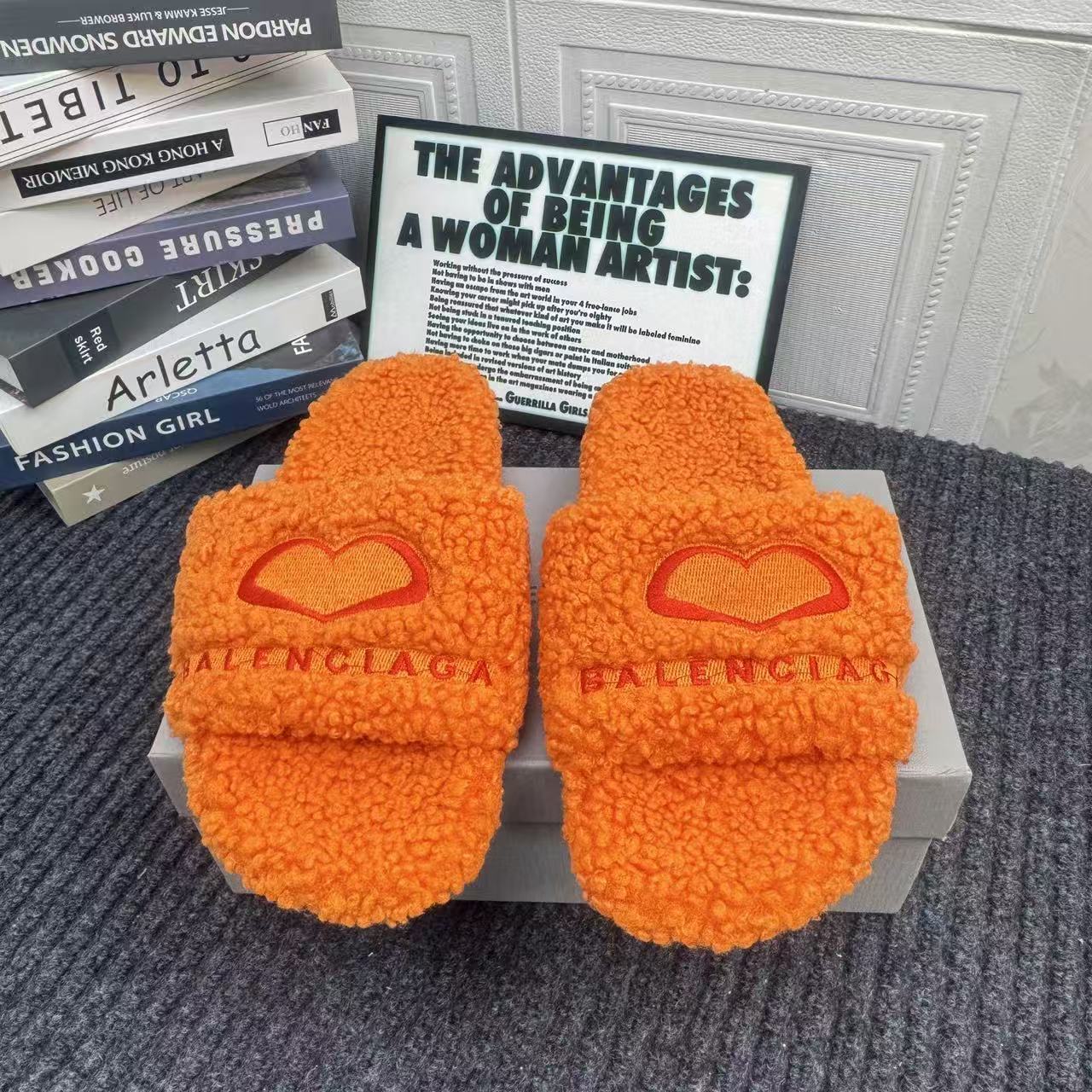 Balenciaga Fluffy Slippers(Replica)
