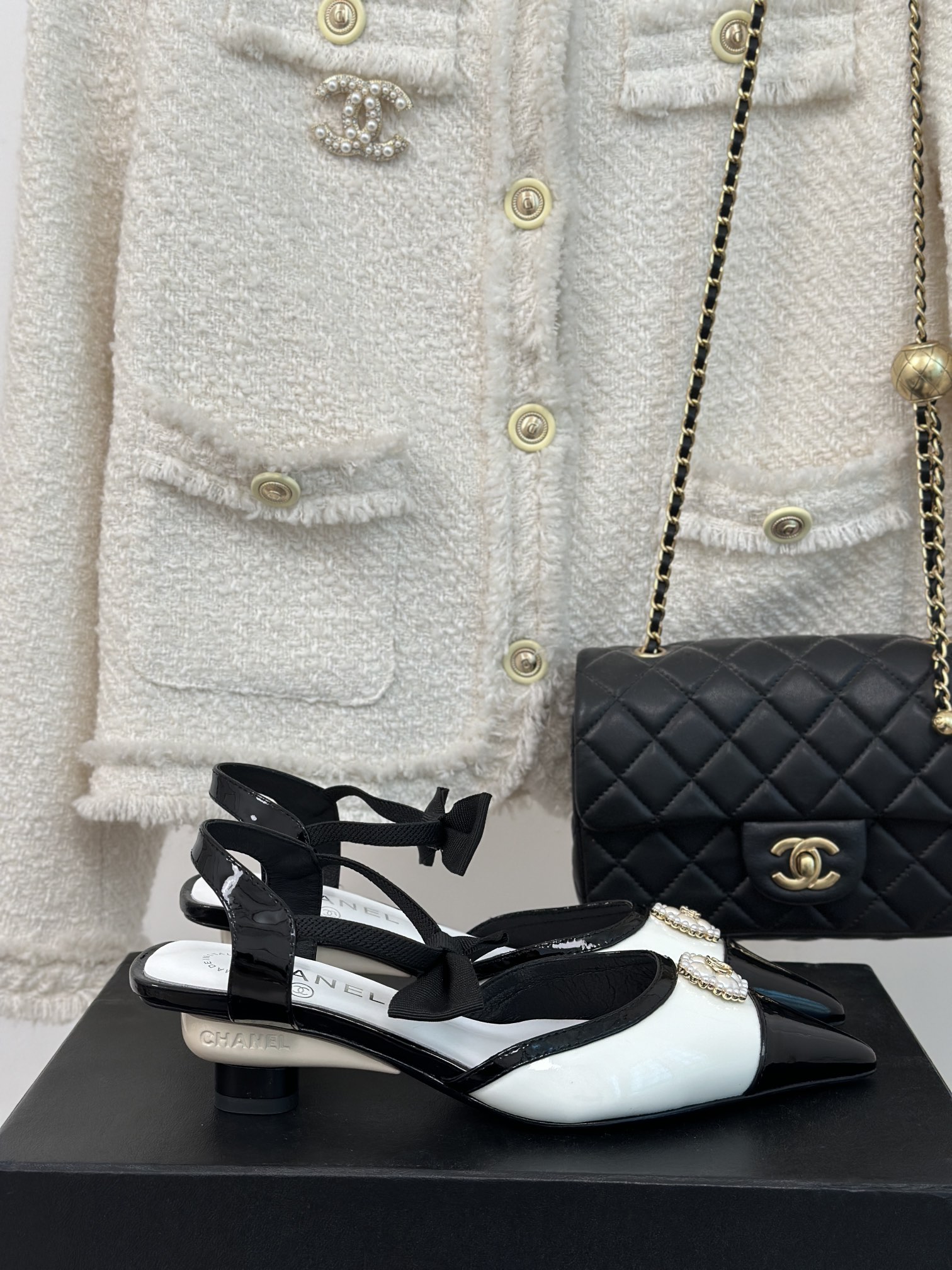 TOP CHANEL CC Clover Pearl Sandals - 3 Color