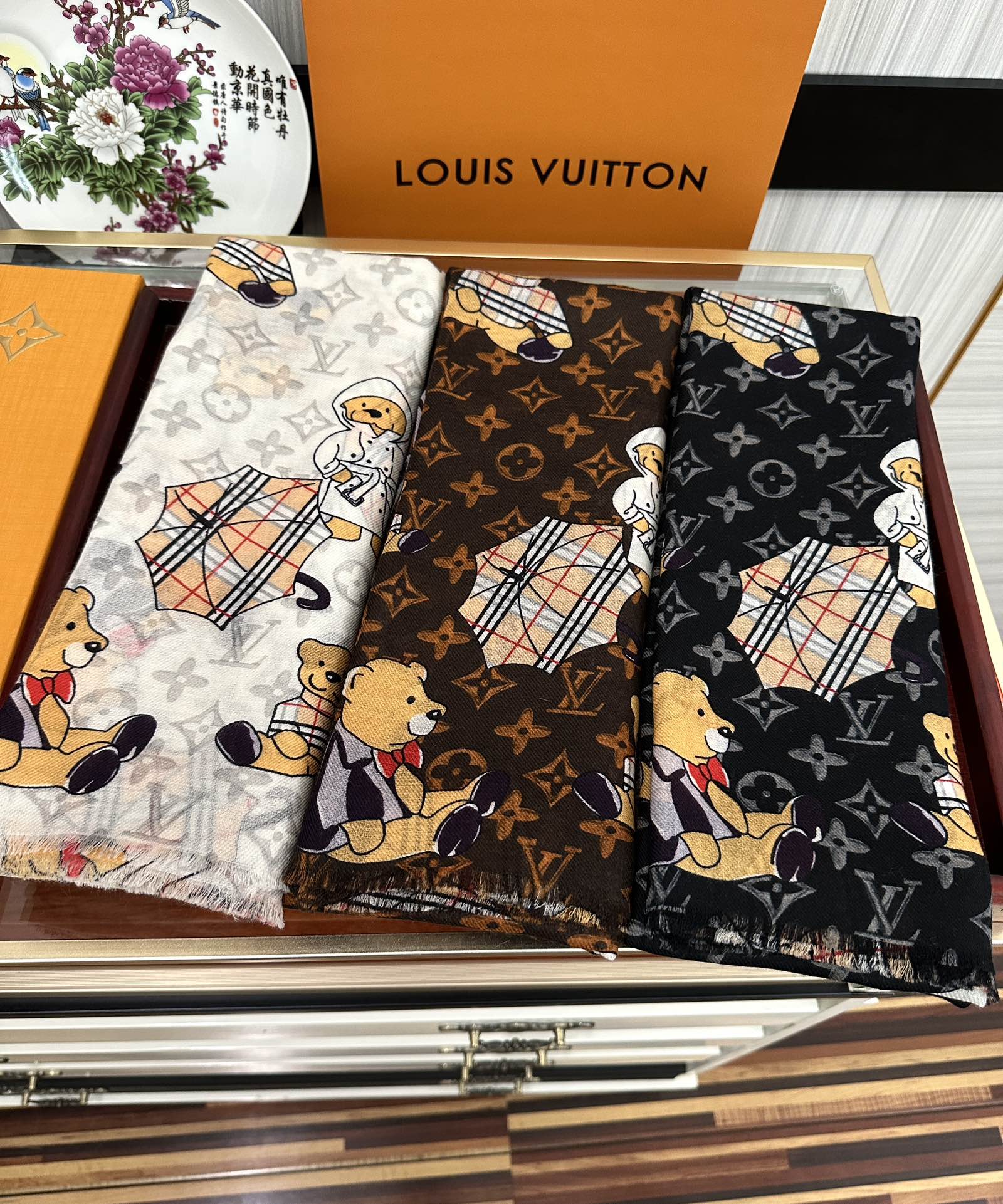 TOP Louis Vuitton LV Monogram Little Bear Fun Park Cashmere Scarf 100 x 200 cm - 3 Colors