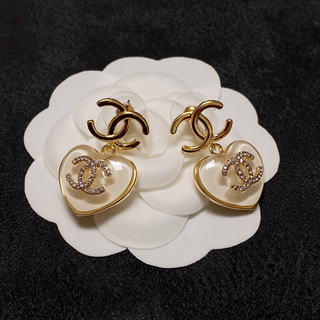 TOP CHANEL Double C Heart Earrings