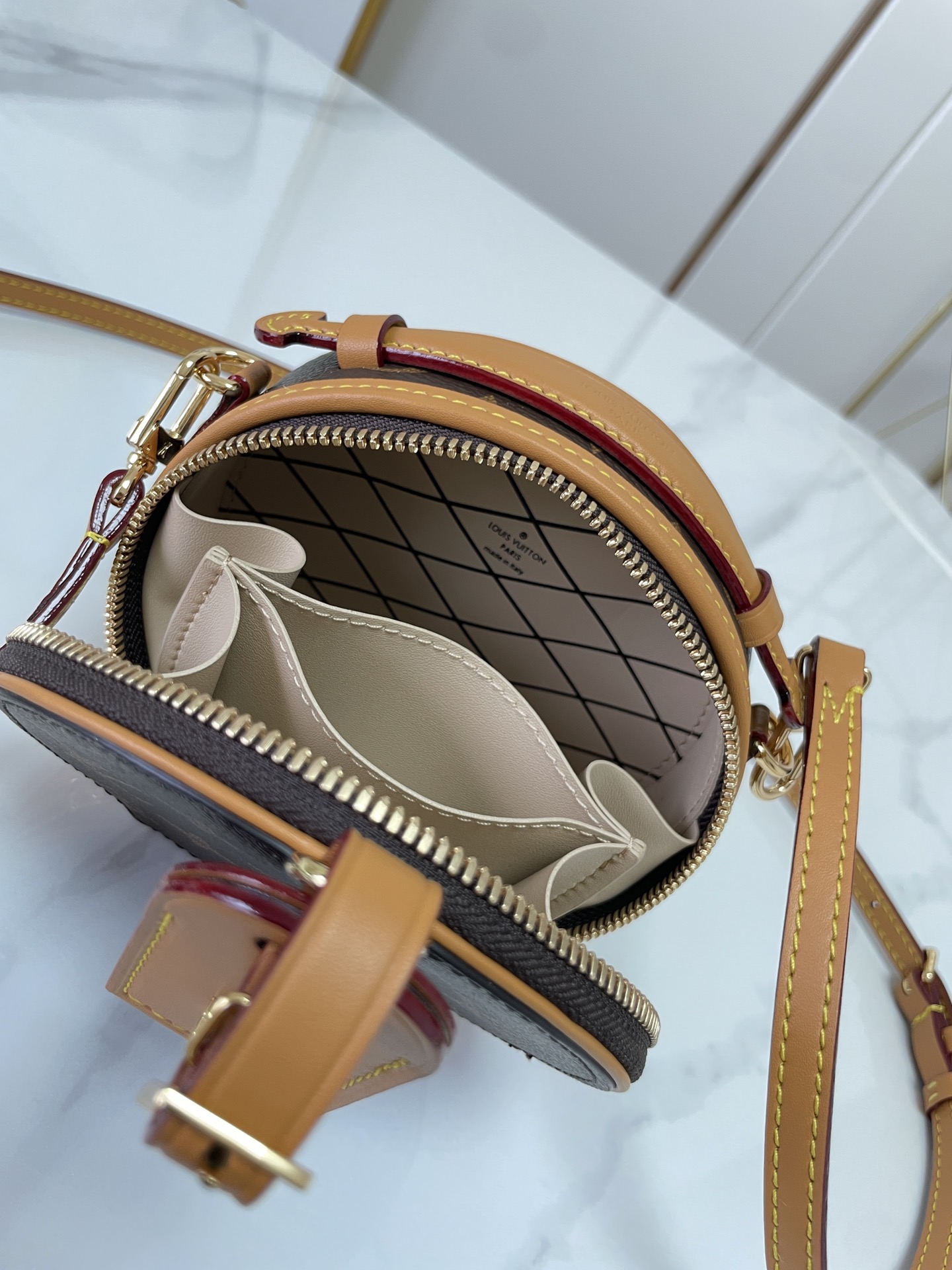 Louis Vuitton Boite Chapeau M44699