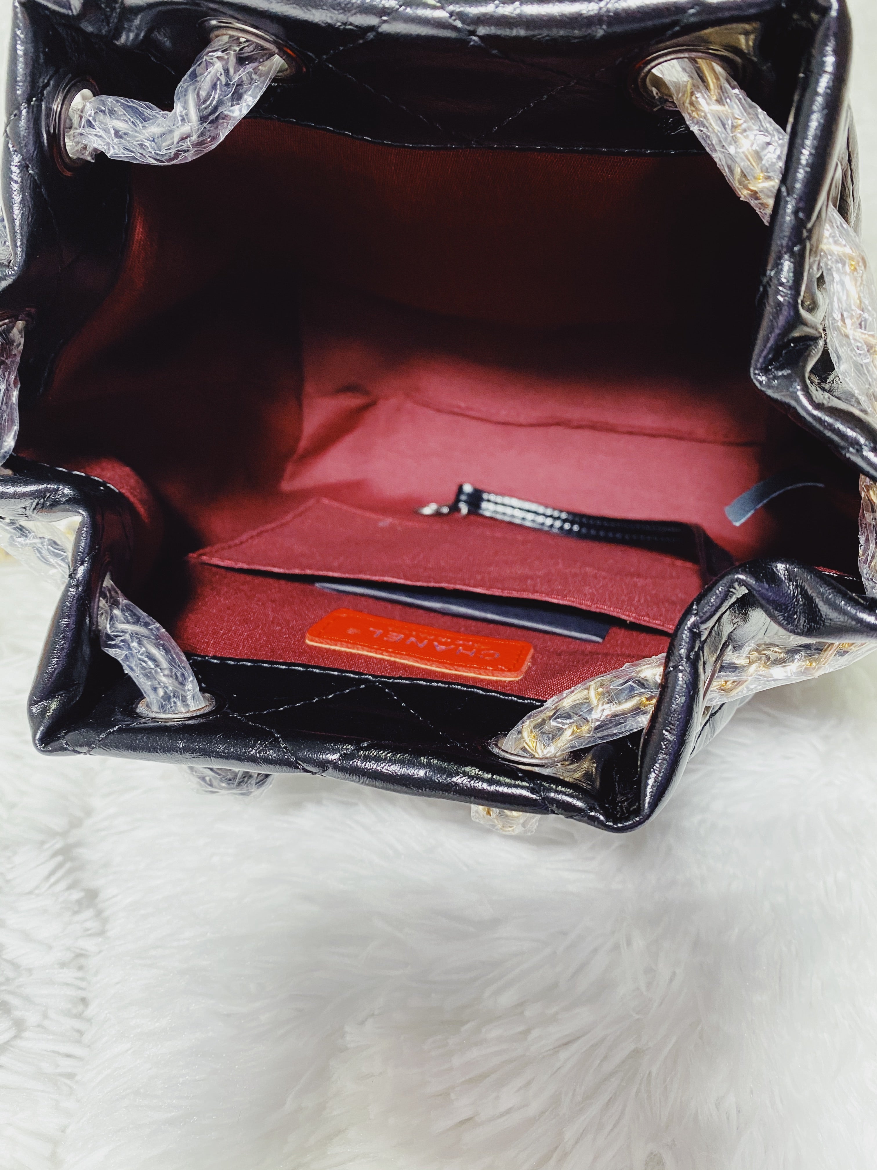 TOP CHANEL Quilted Bucket Backpack - BLACK