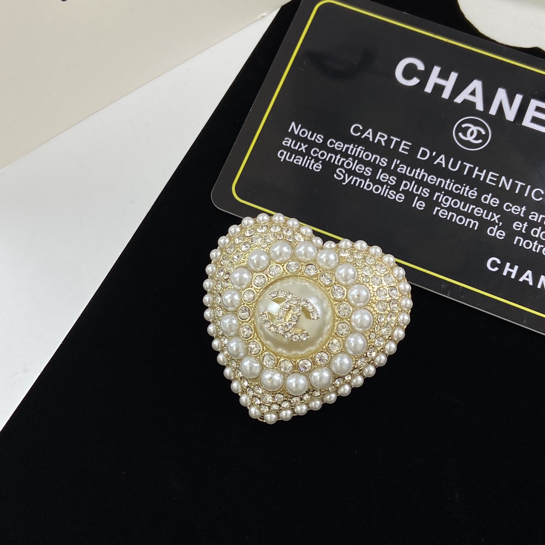 TOP CHANEL Brooch Collections