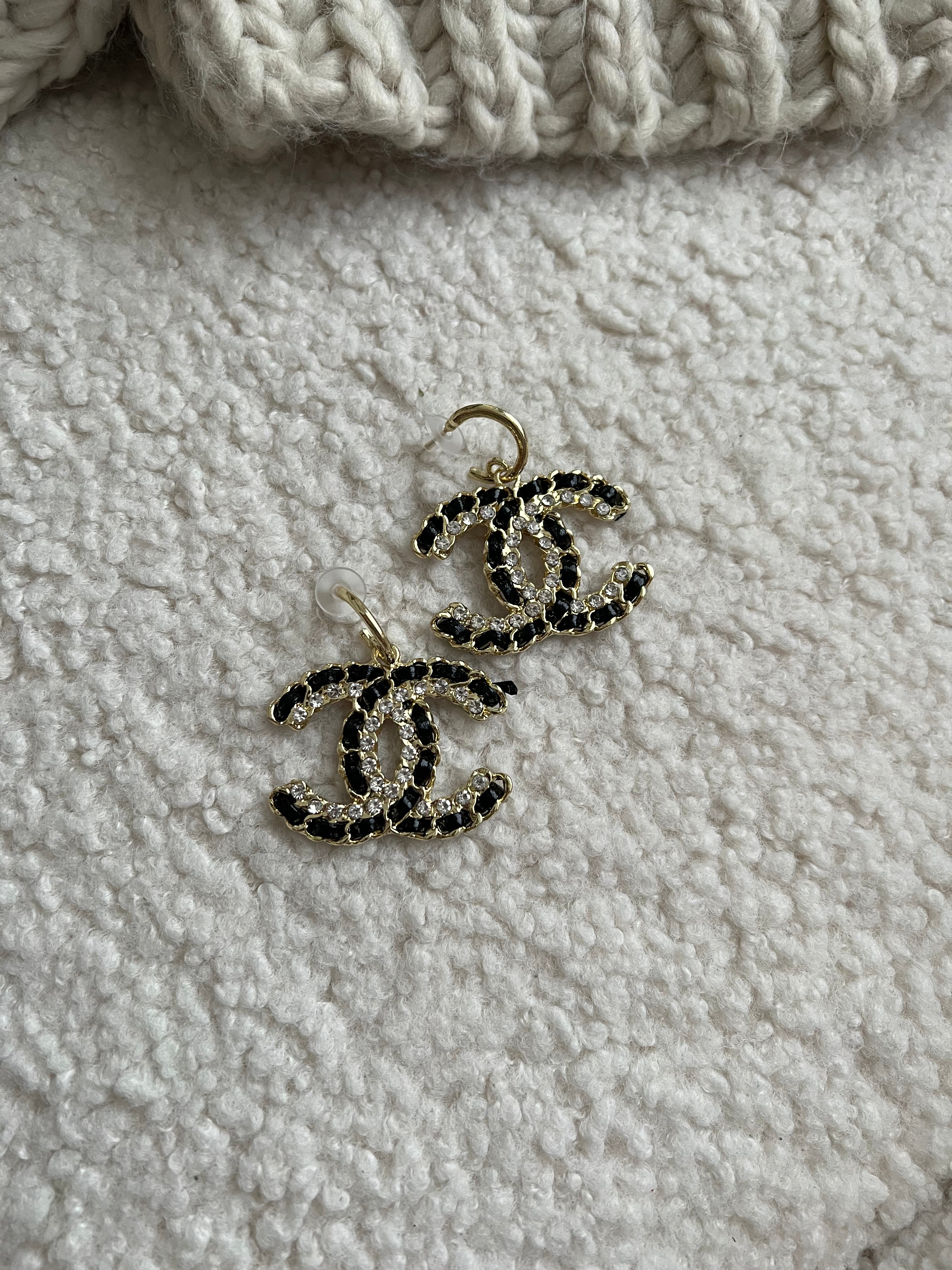 TOP CHANEL Dangle Crystal/Leather Earrings
