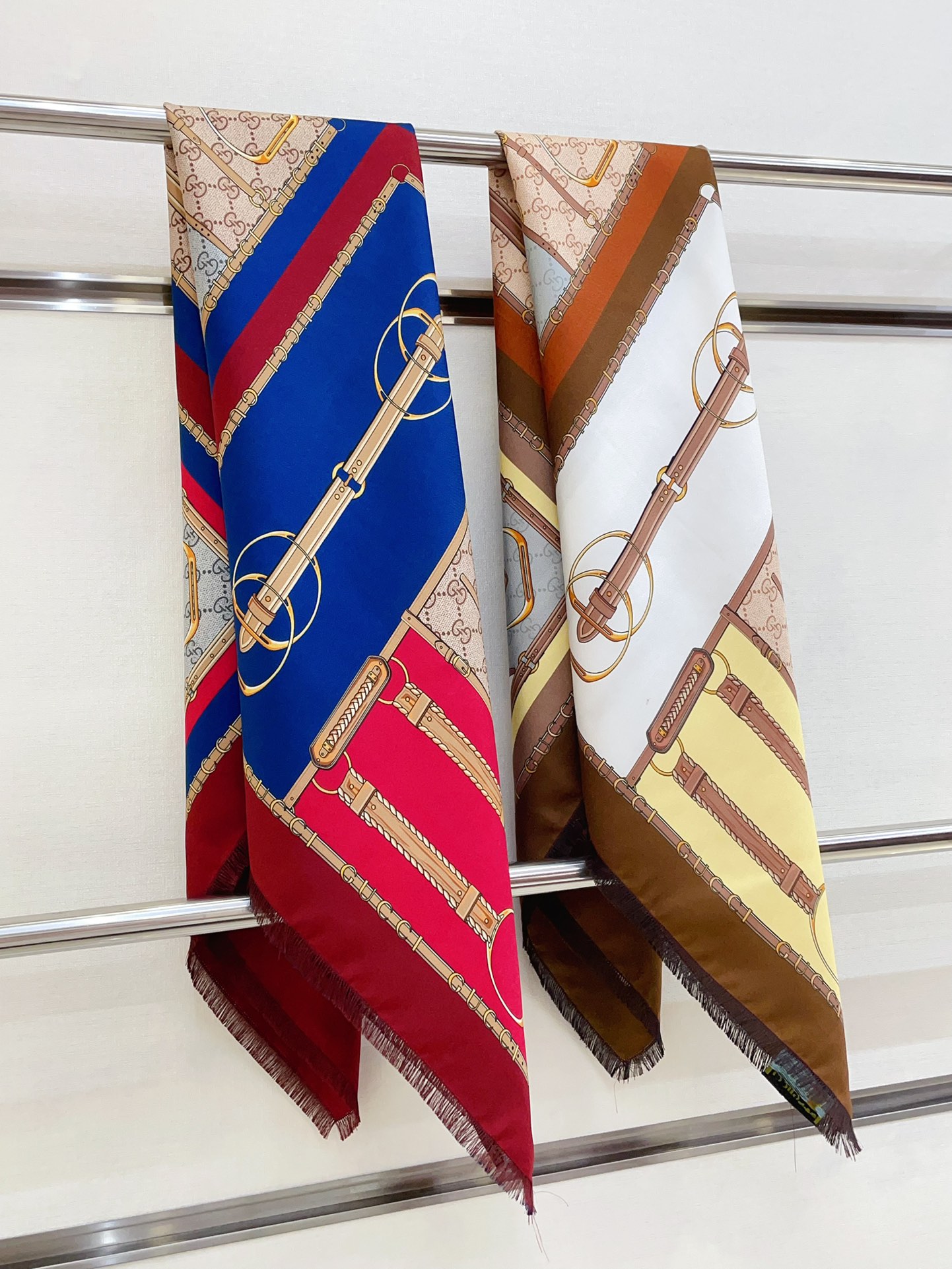 TOPGucci Silk Scarf 90 x 90 cm-2 Colors