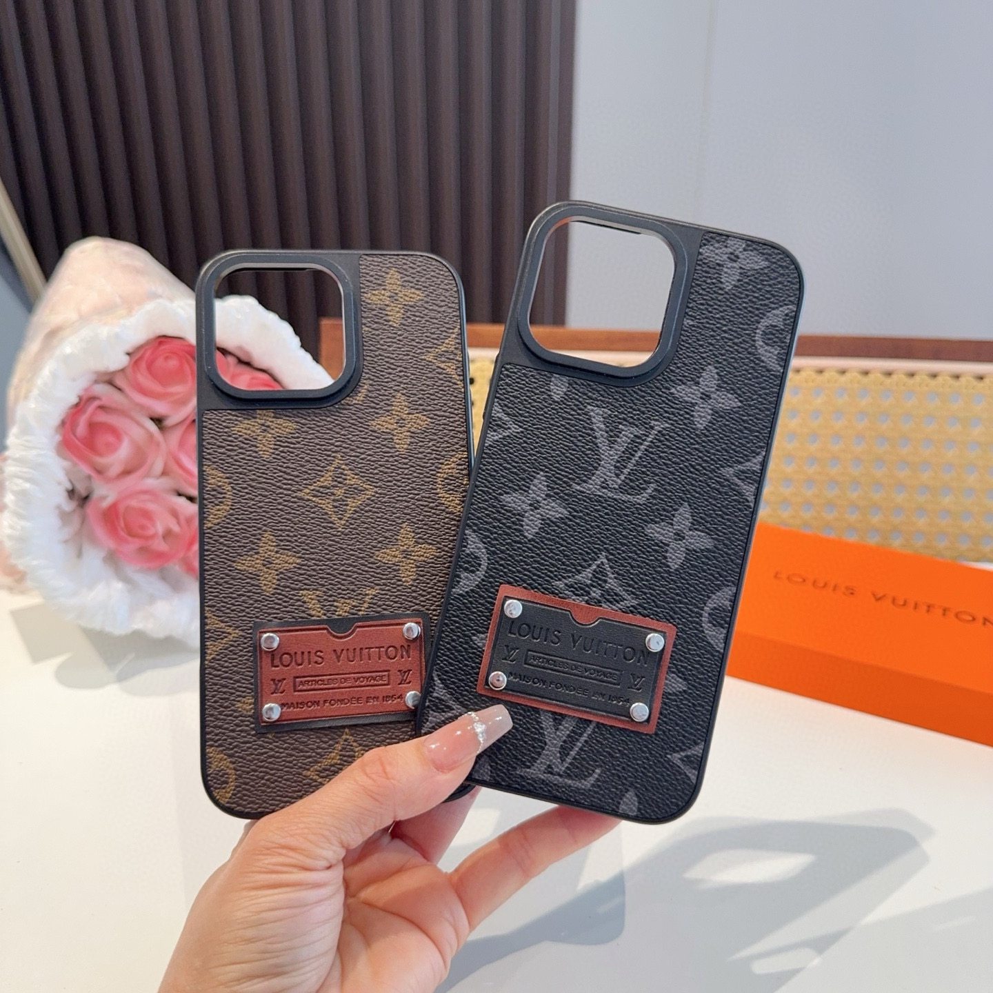 TOP Louis Vuitton LV Phone Case- 2 Colors