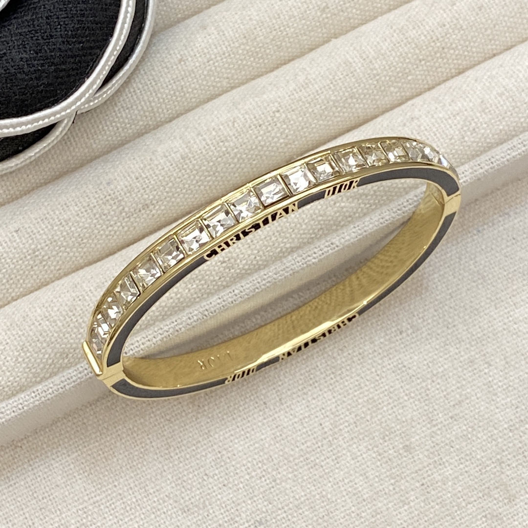 TOP Christian Dior Bracelet - 2 Color