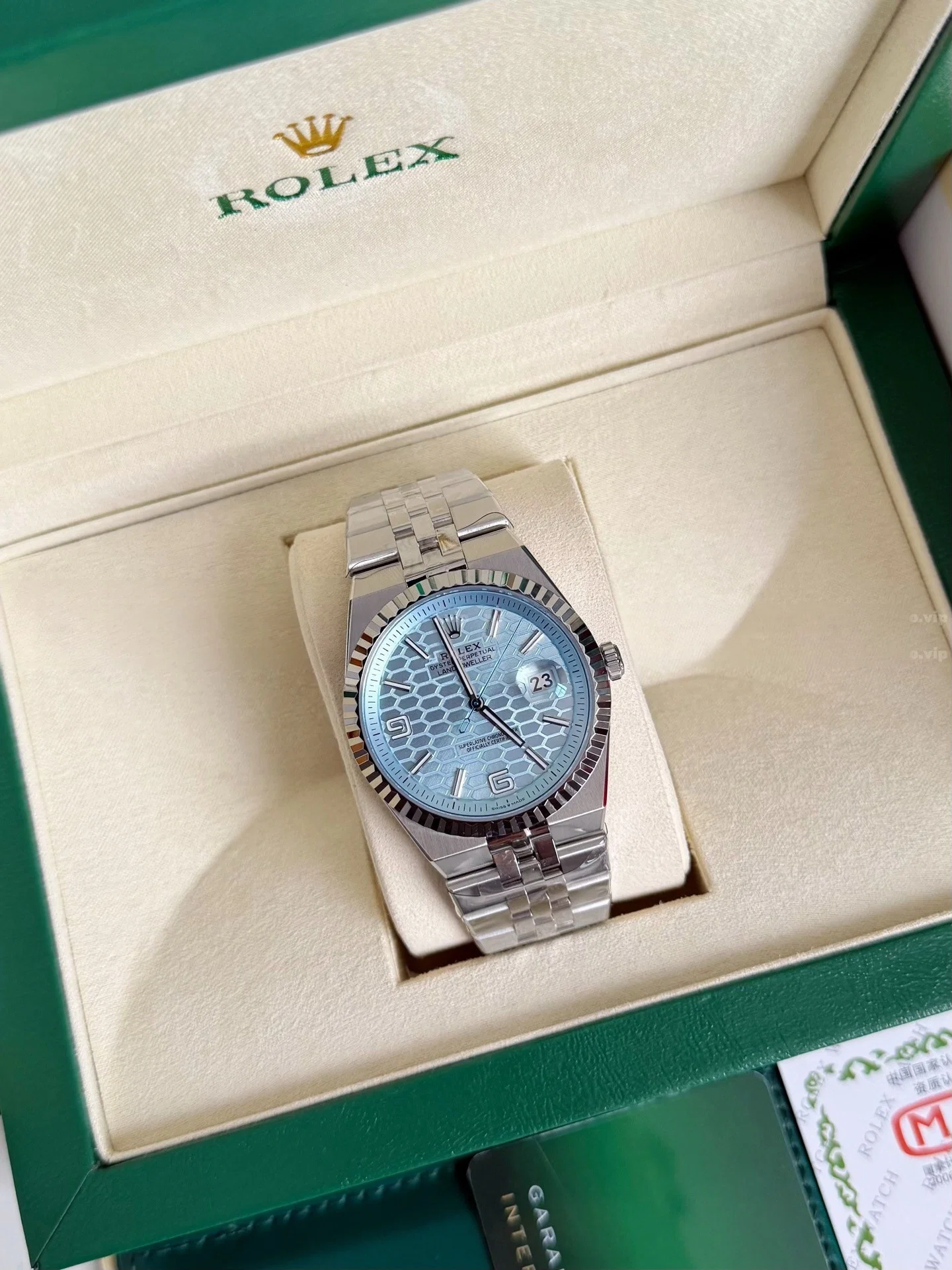 AAAWatch Luxury Automatic Calendar Wristwatch, Ice Blue Honeycomb Dial, Fluted Bezel, Five-Link Stainless Steel Bracelet Men Business Watch