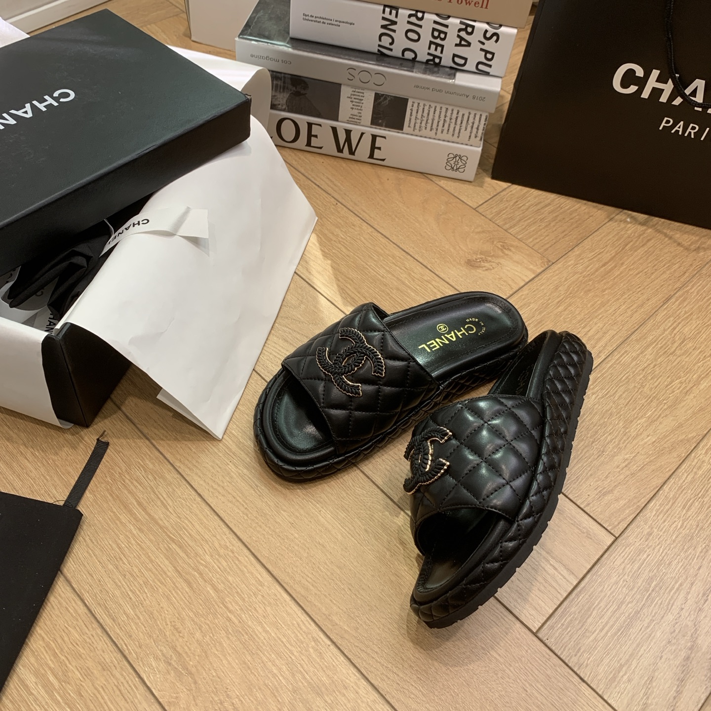 TOP CHANEL Slippers - Black