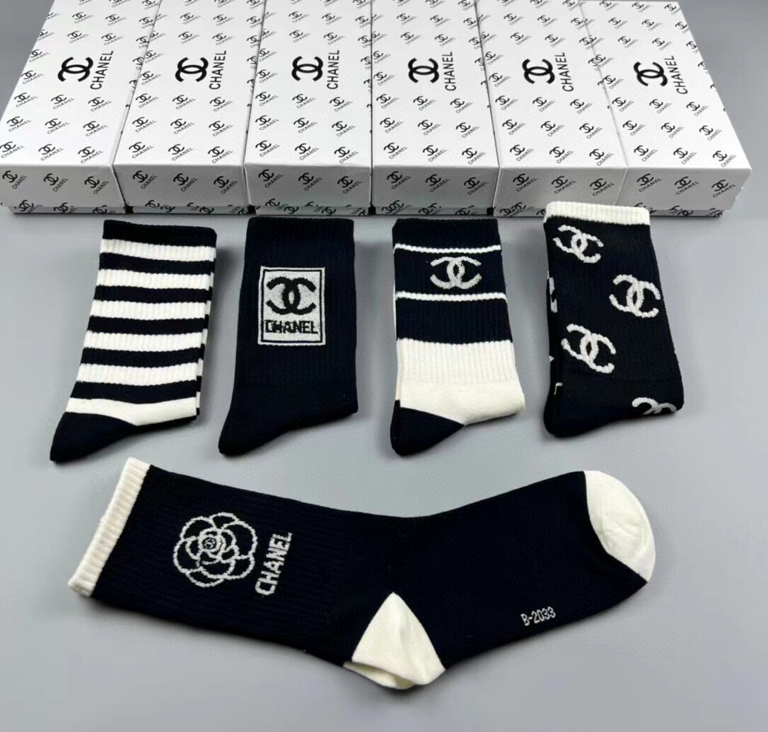 TOP CHANEL Socks - 5 Pieces as a Set