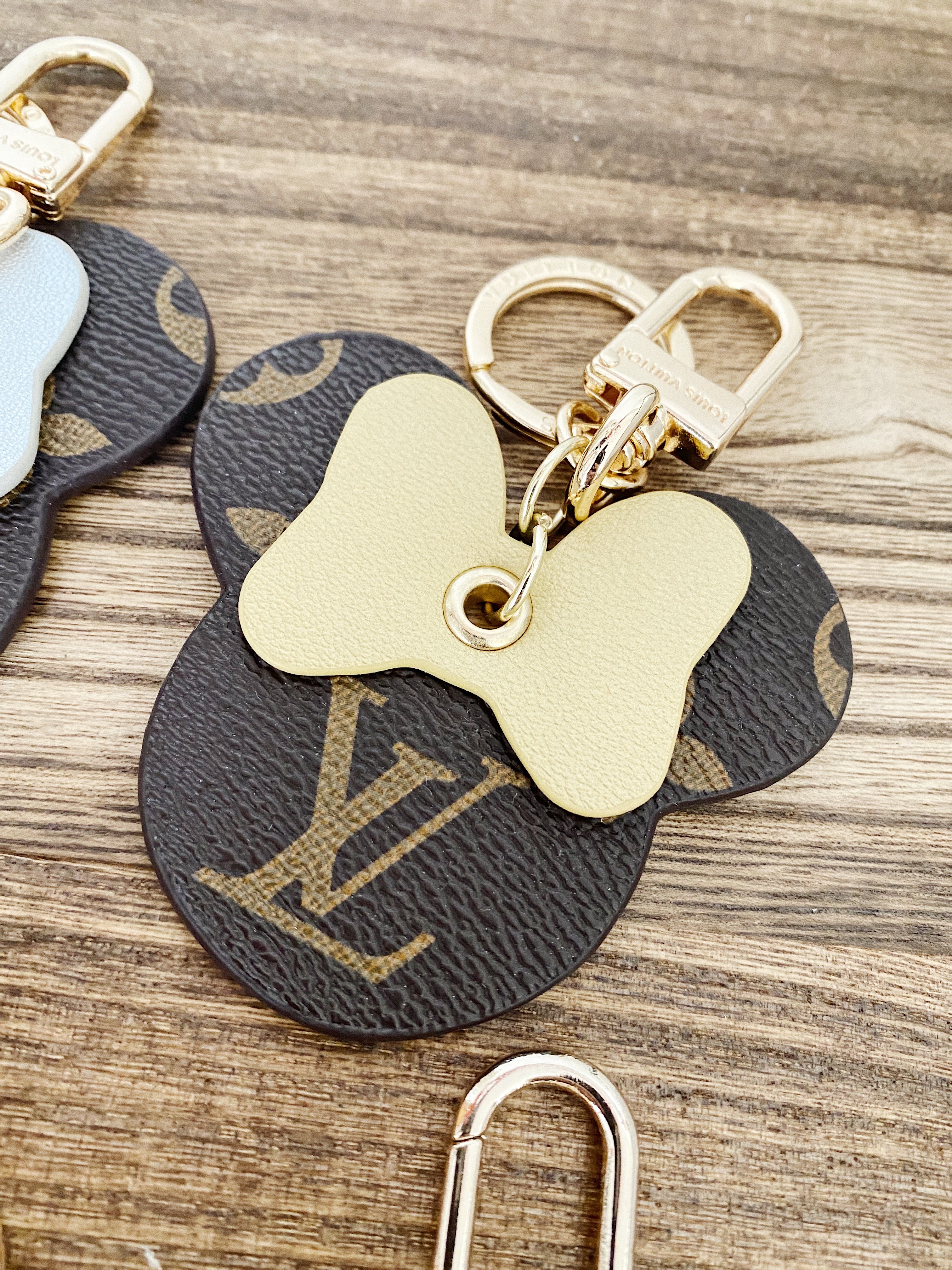 TOP Louis Vuitton LV LV Mickey Mouse Key Holder