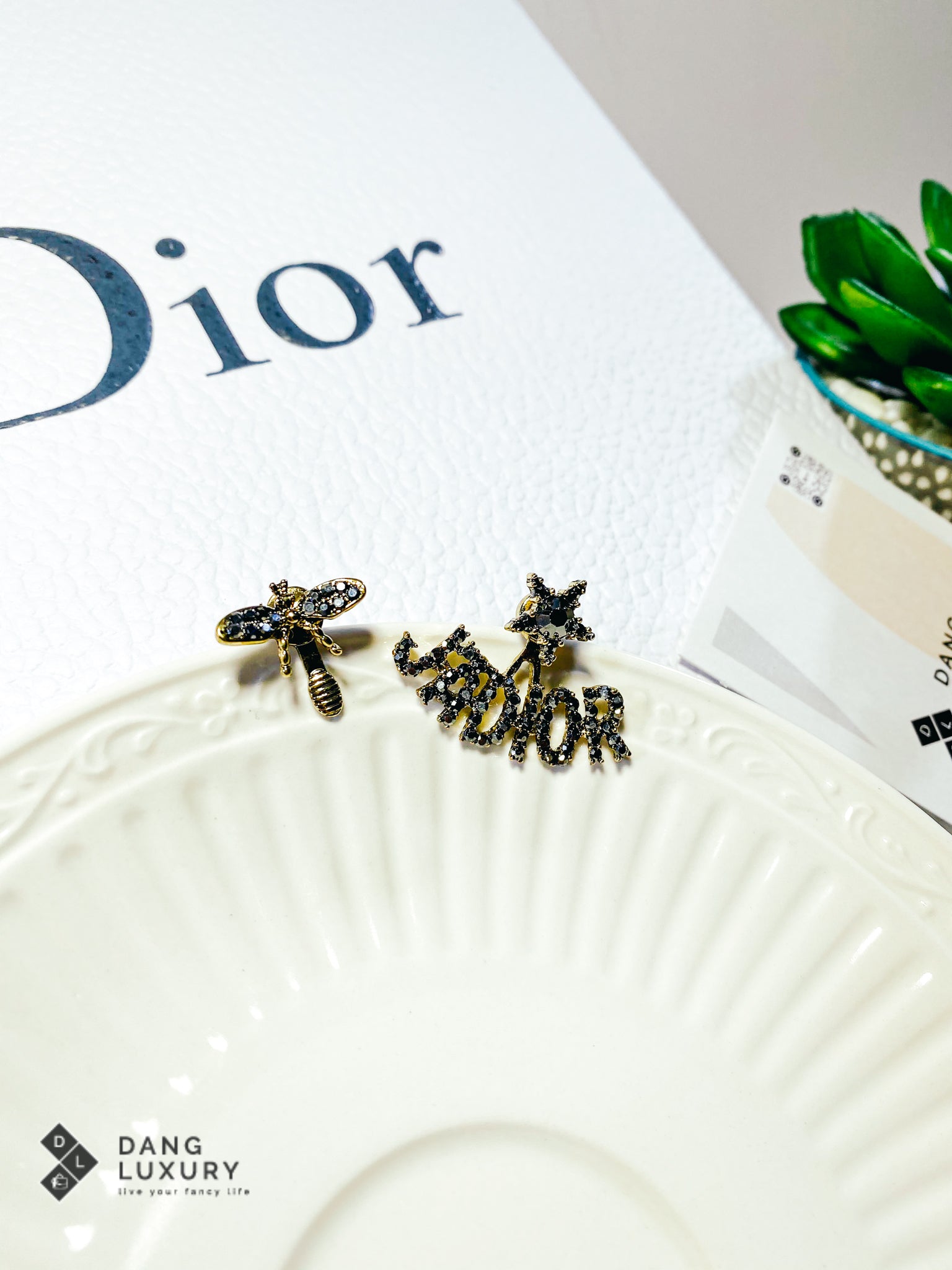 TOP Christian Dior Antique Bee Earrings