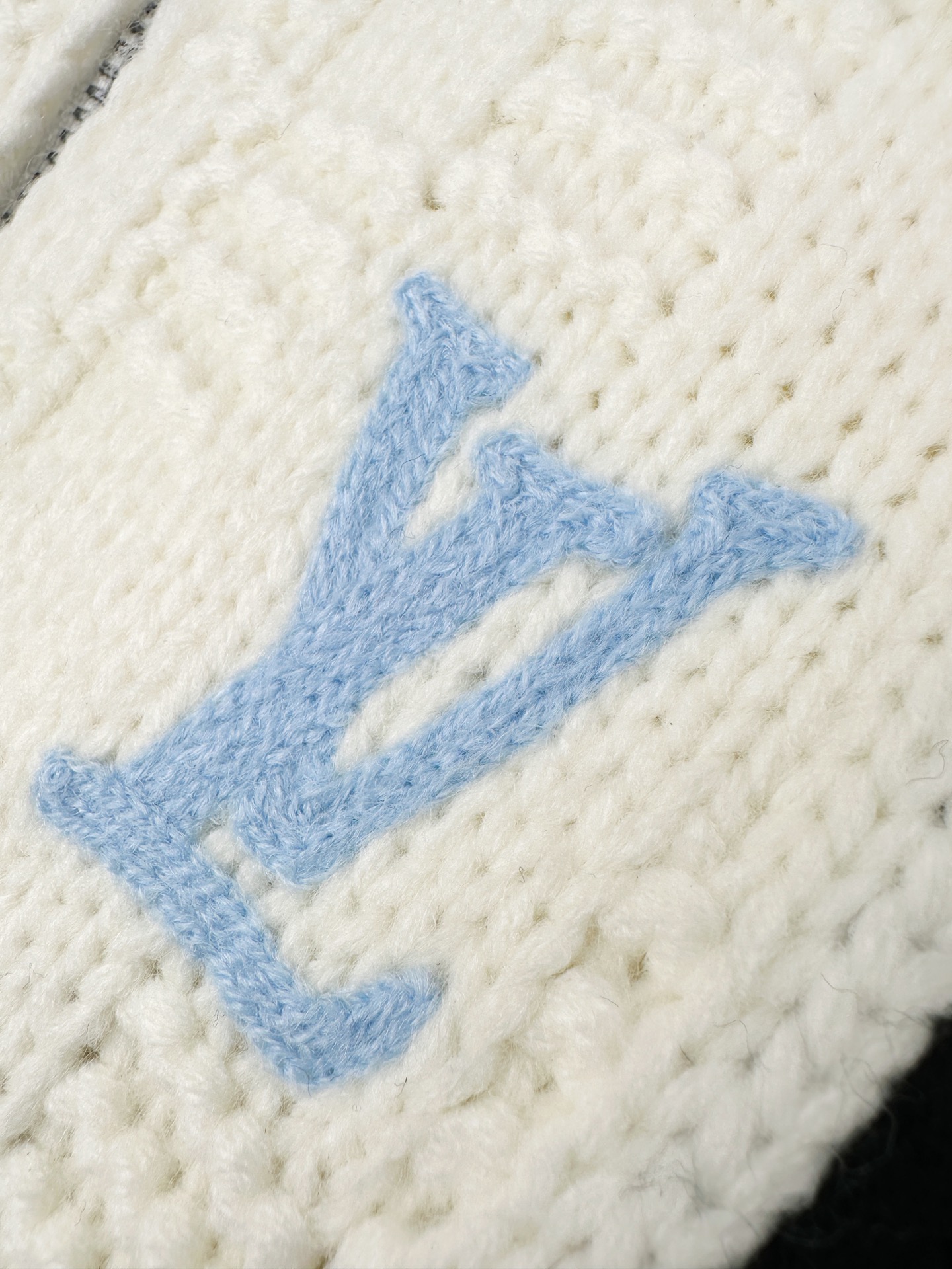 LOUIS VUITTON 刺绣标识嵌花毛衣外套