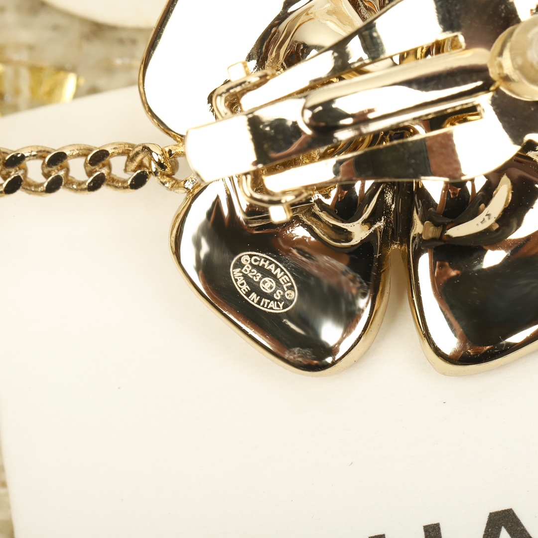 Top CHANEL Potted Flower Earrings