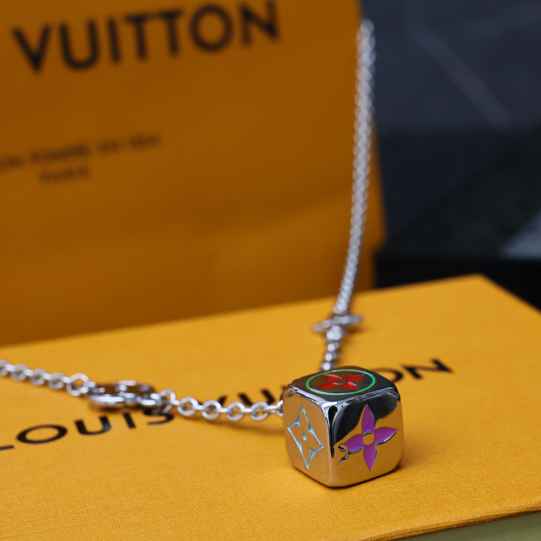 TOP Louis Vuitton LV Dice Necklace