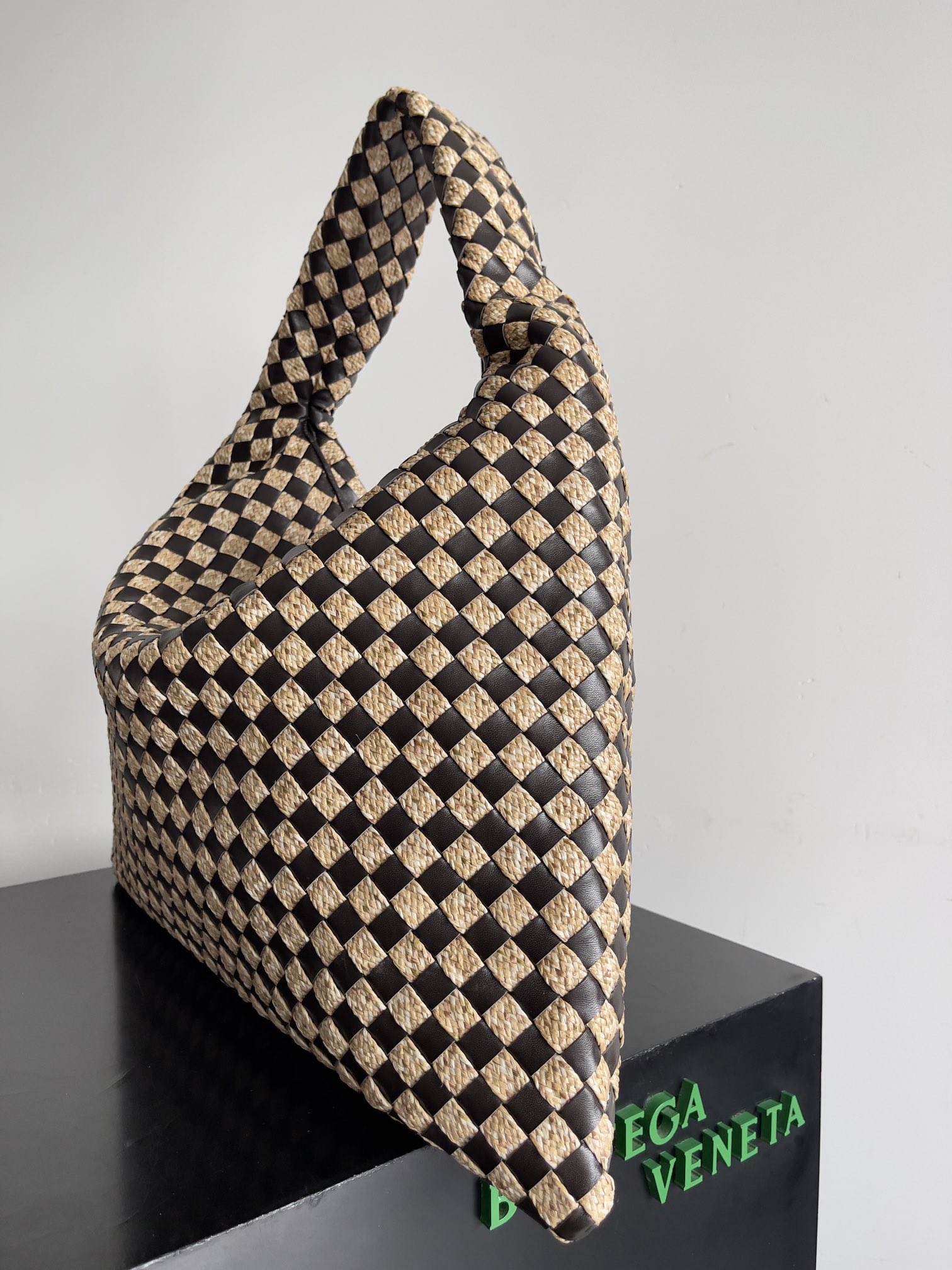 TOP Bottega Veneta BV Raffia & Cowhide Hop Bag 54x24x13cm - Brown
