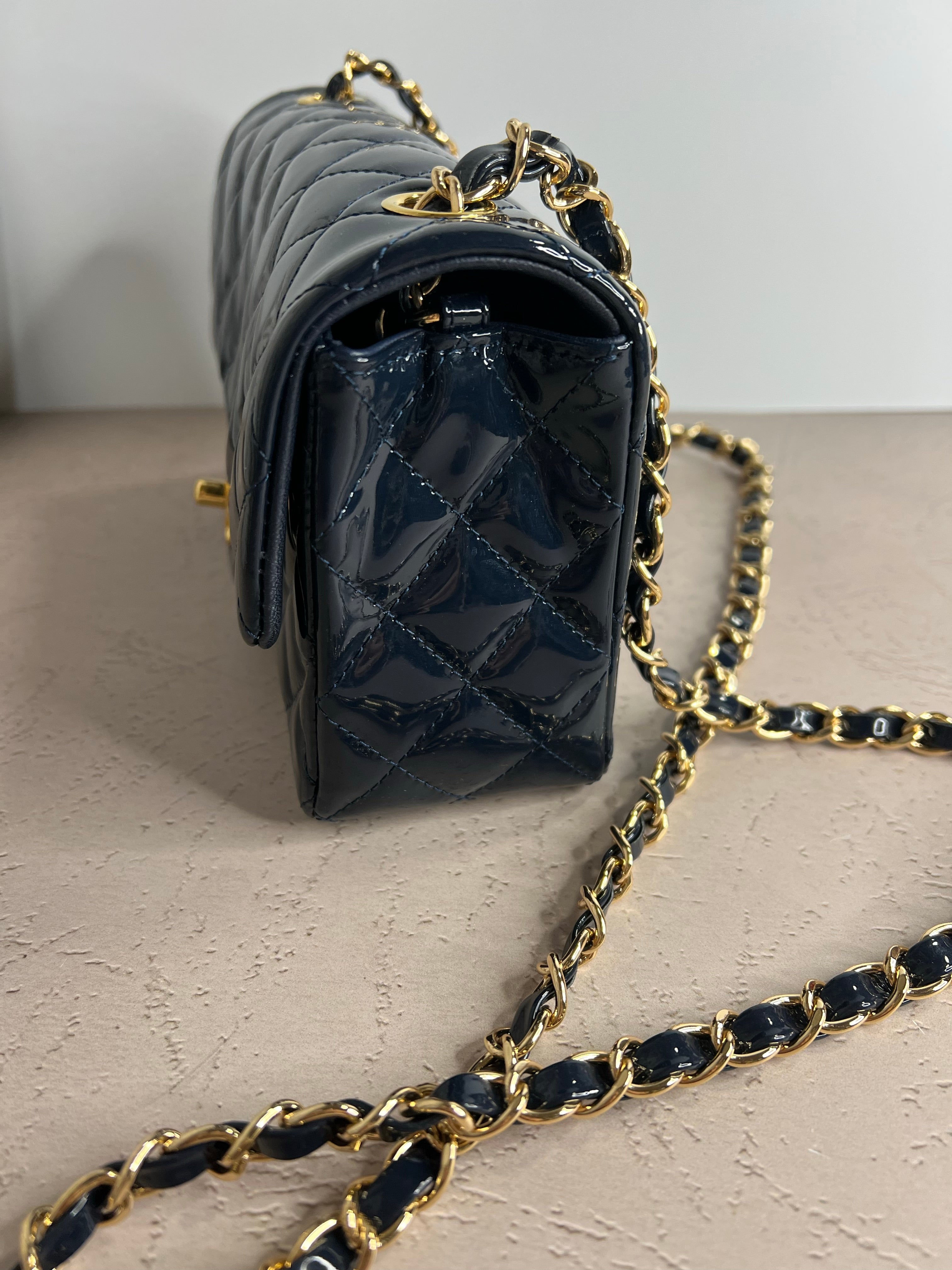 TOP CHANEL Classic Flab Bag Patent Leather New Mini 20cm - Dark Blue