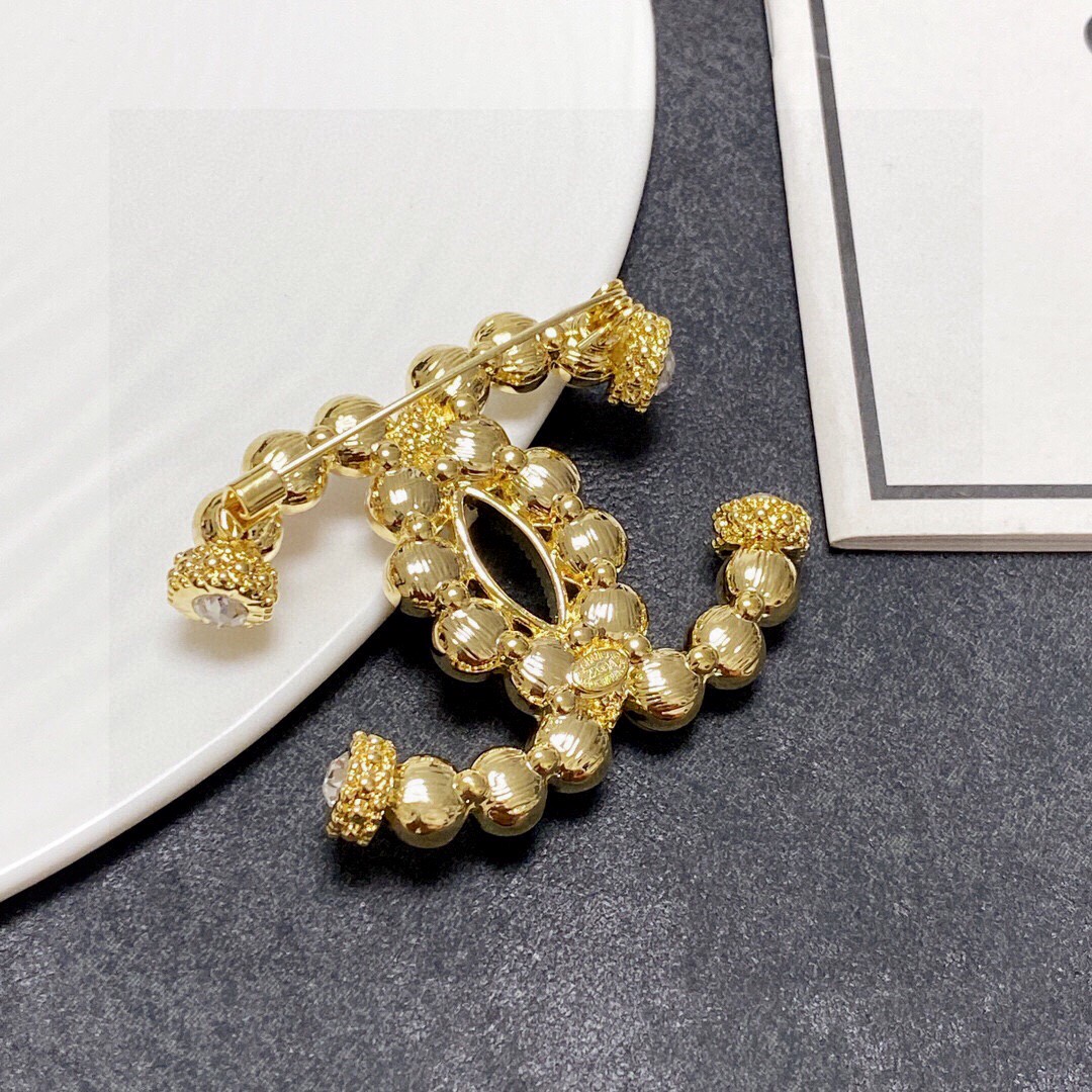 TOP CHANEL  Crystal & Pearl Brooch