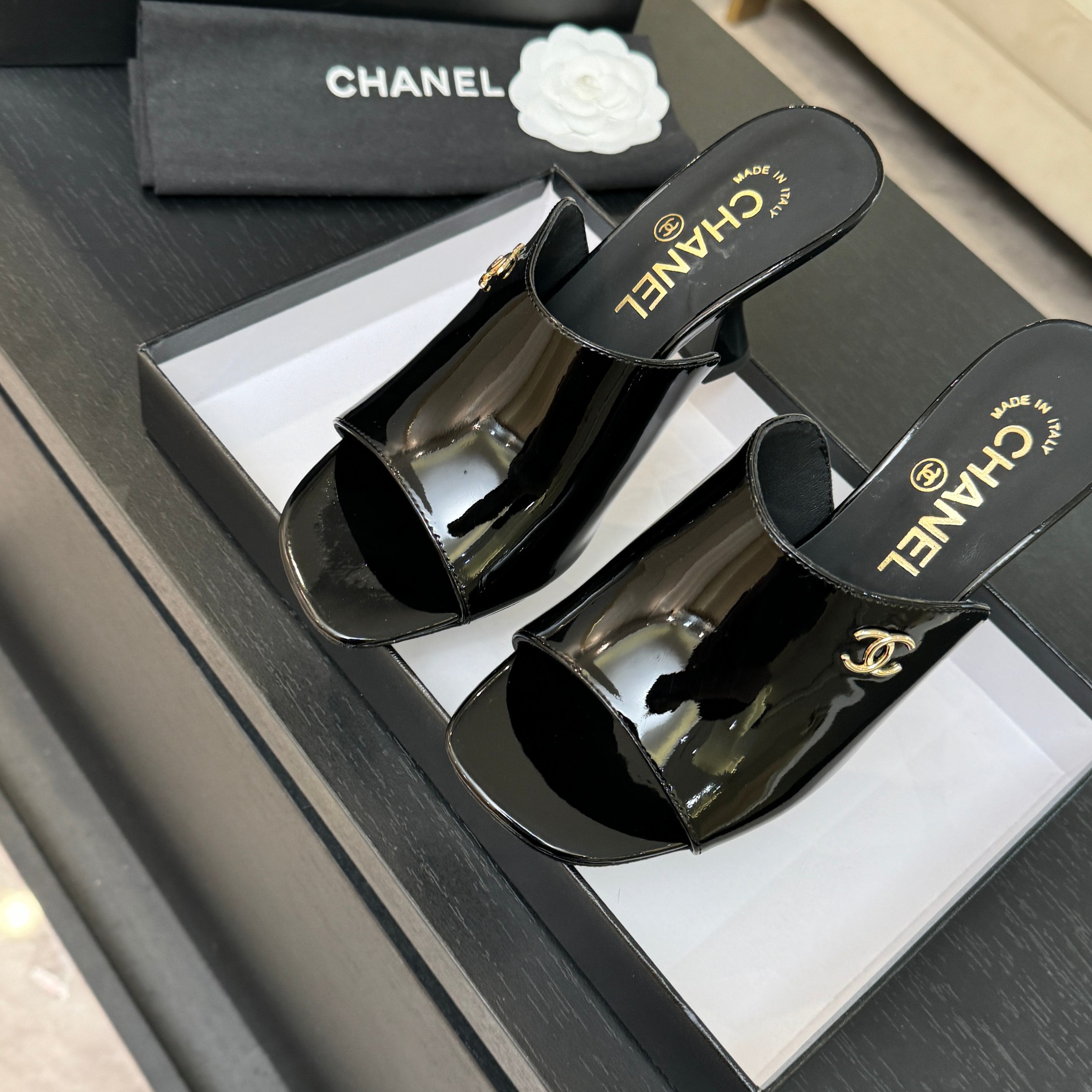 TOP CHANEL Glossy High Heel Sliders - Black