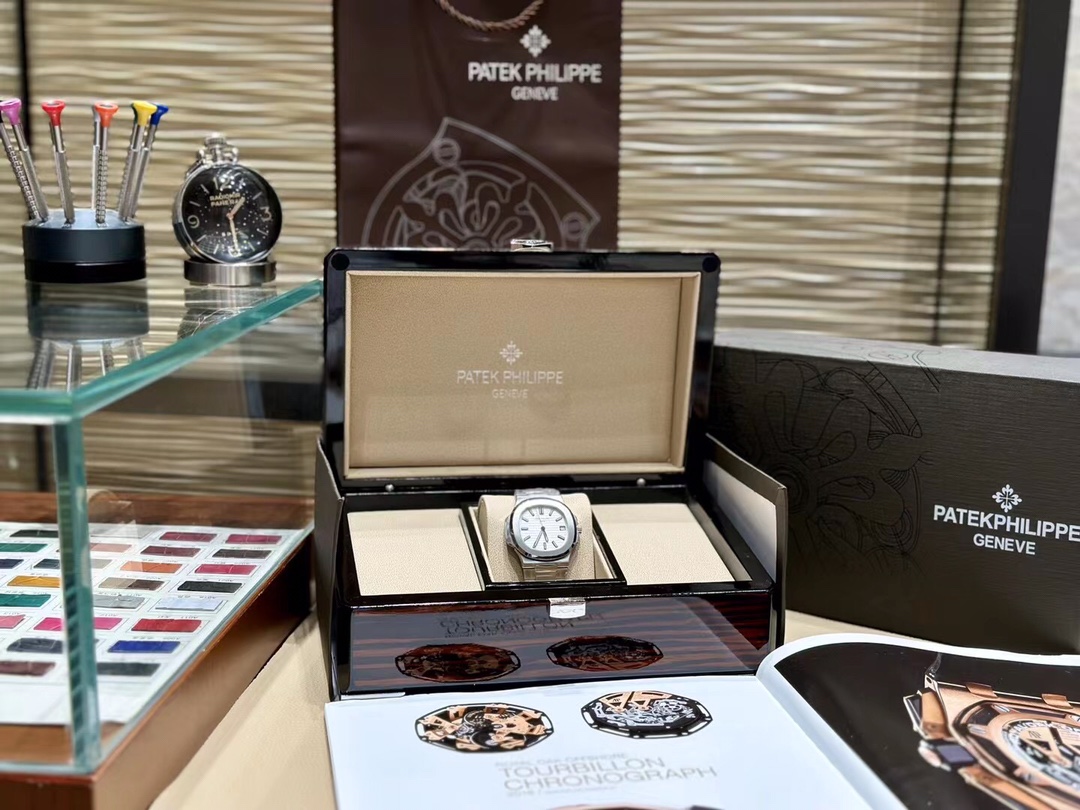 TOP Patek Philippe Nautilus 40mm Watch - White