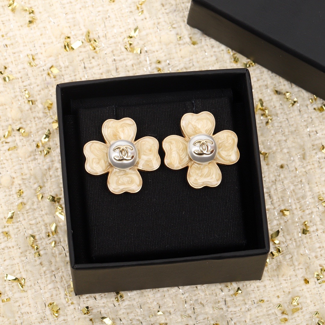 TOP CHANEL Earrings - Gold