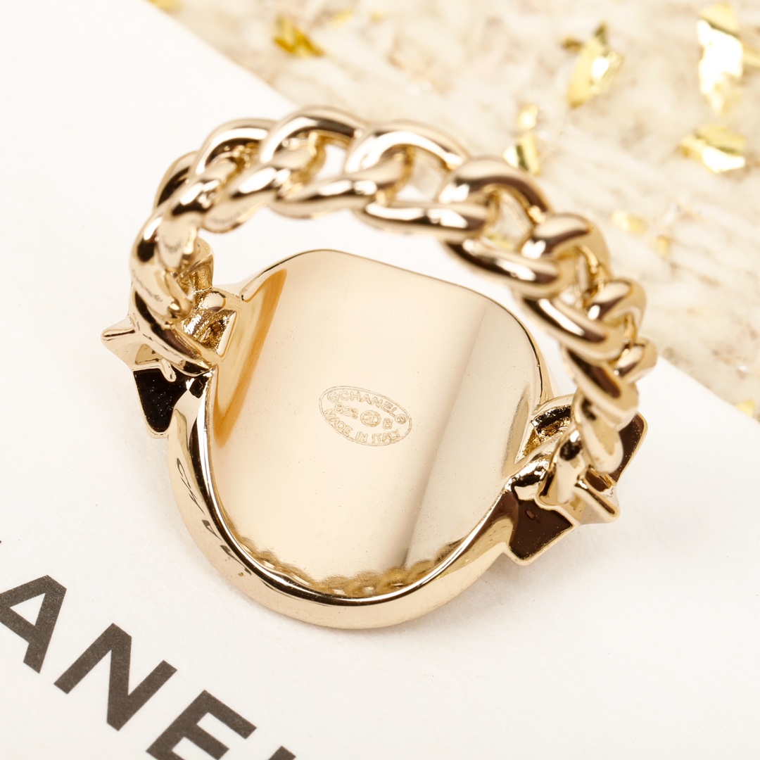 TOP CHANEL Round Star Double C Ring