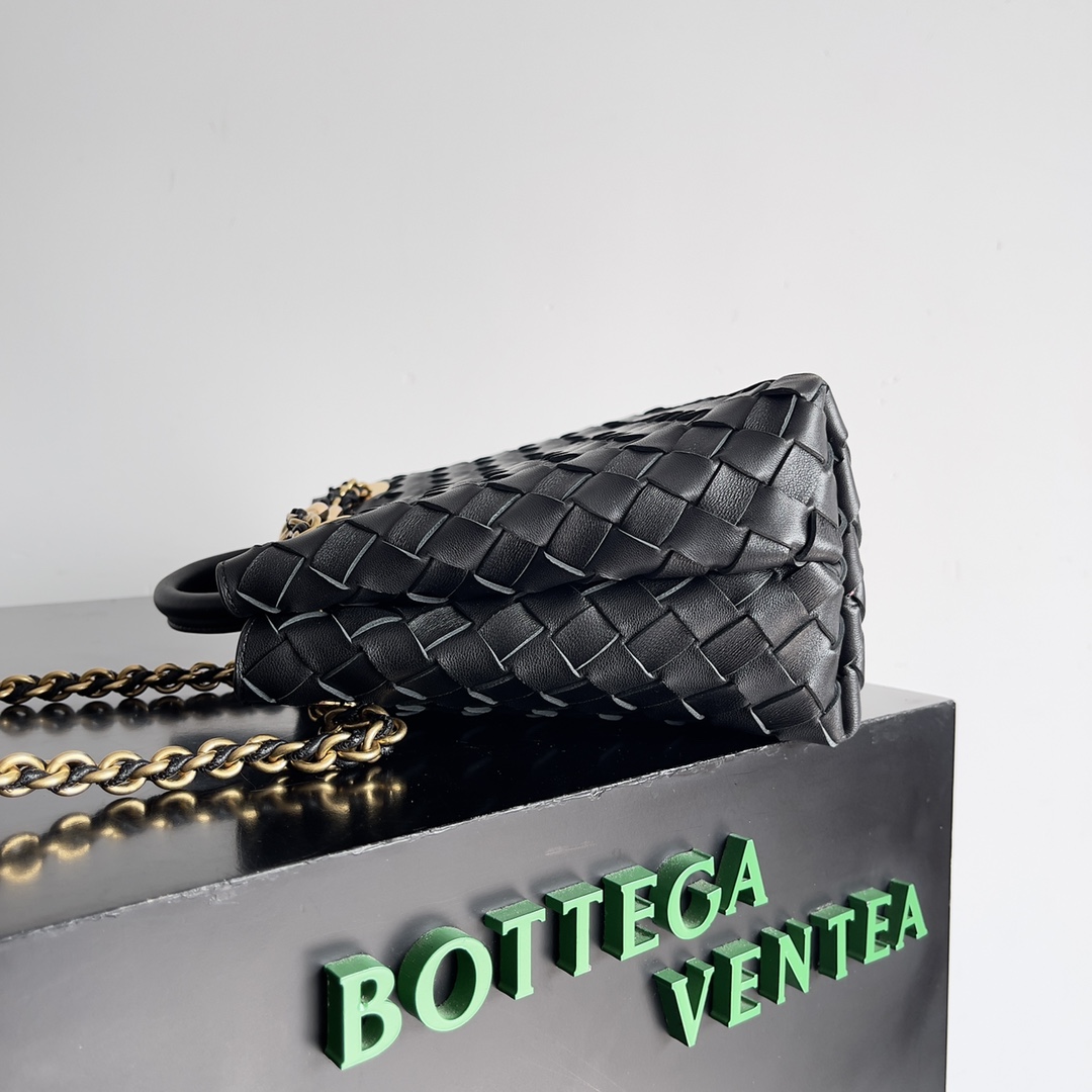 TOP Bottega Veneta BV Andiamo Bag 25x22x10.5 cm - Black&GHW