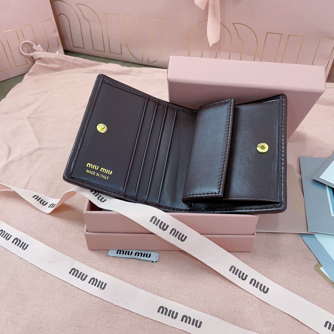 TOP Miu Miu Lambskin Matelasse Pocket Wallet 11.5x8cm - 2 Color