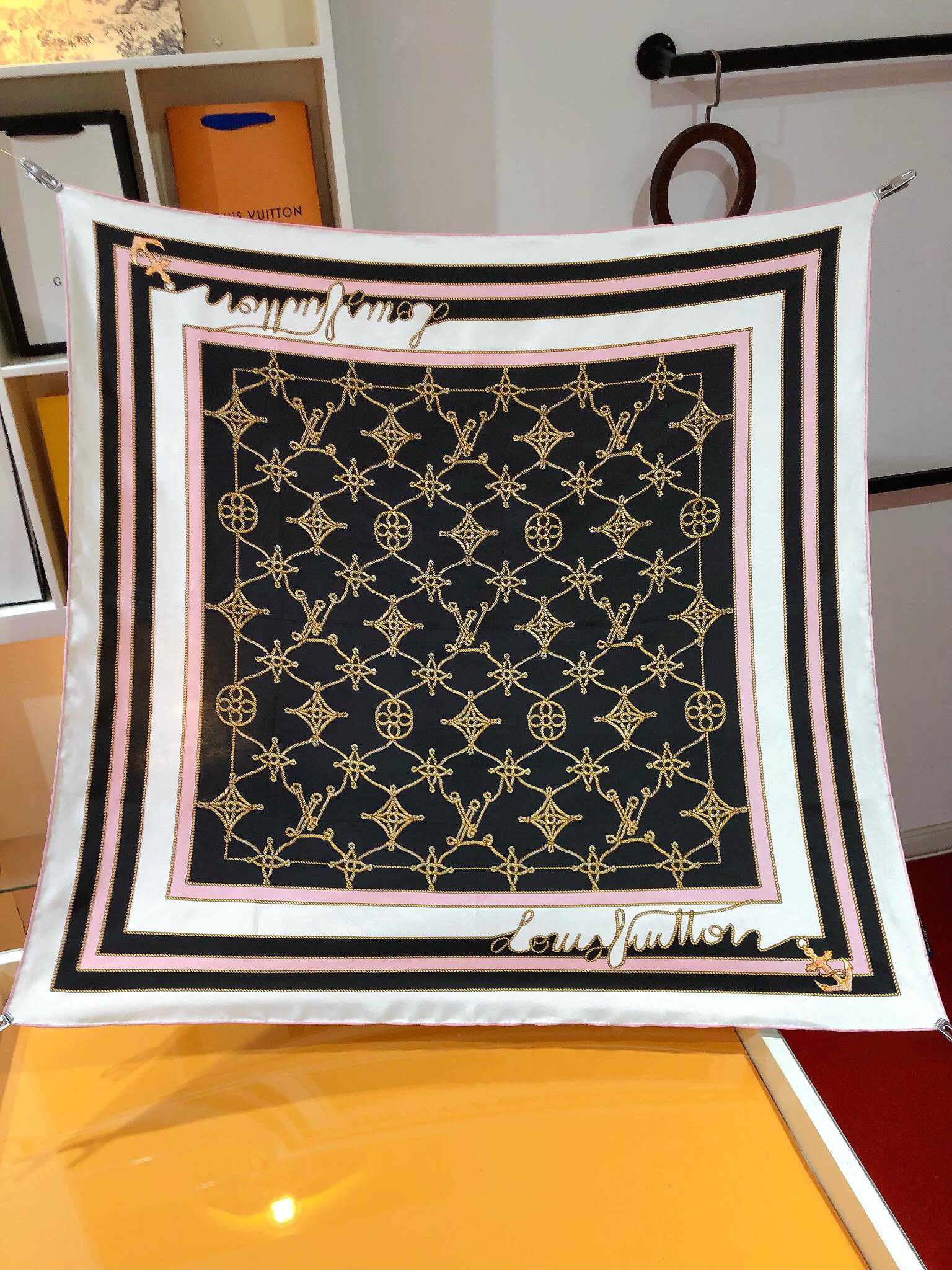 TOP Louis Vuitton LV Square Silk Scarf 90×90 cm-2 Colors