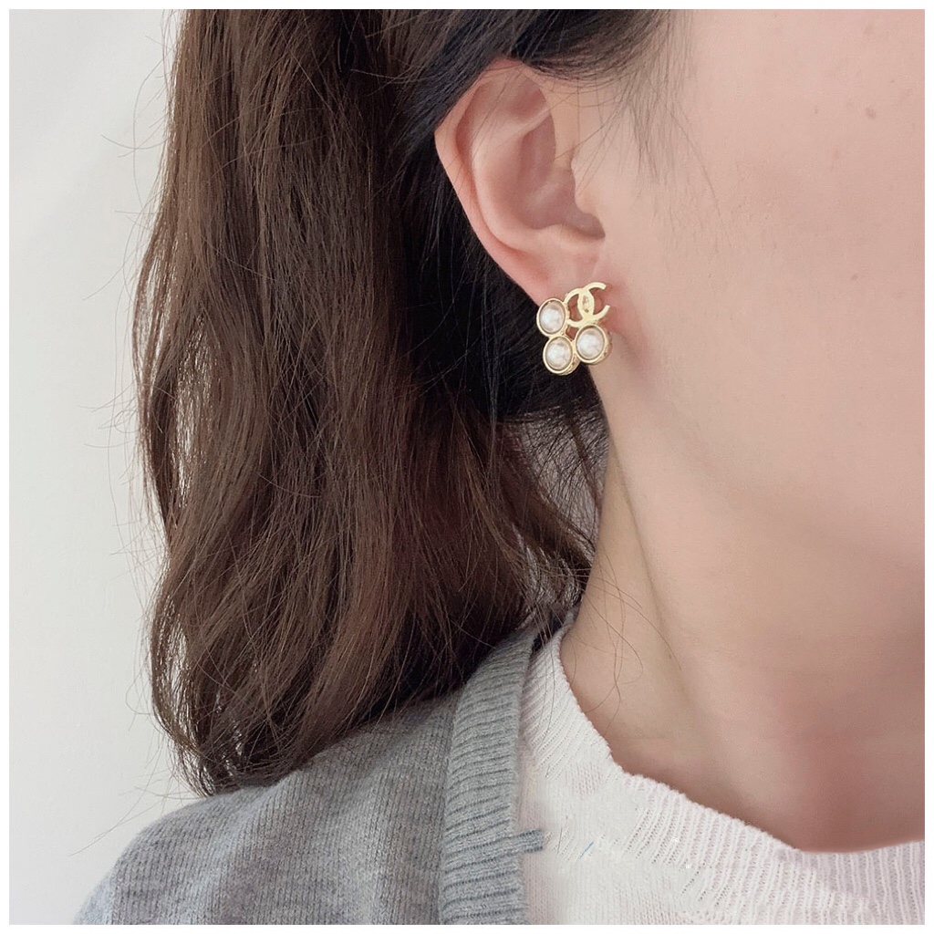 TOP CHANEL CC Pearl Earrings