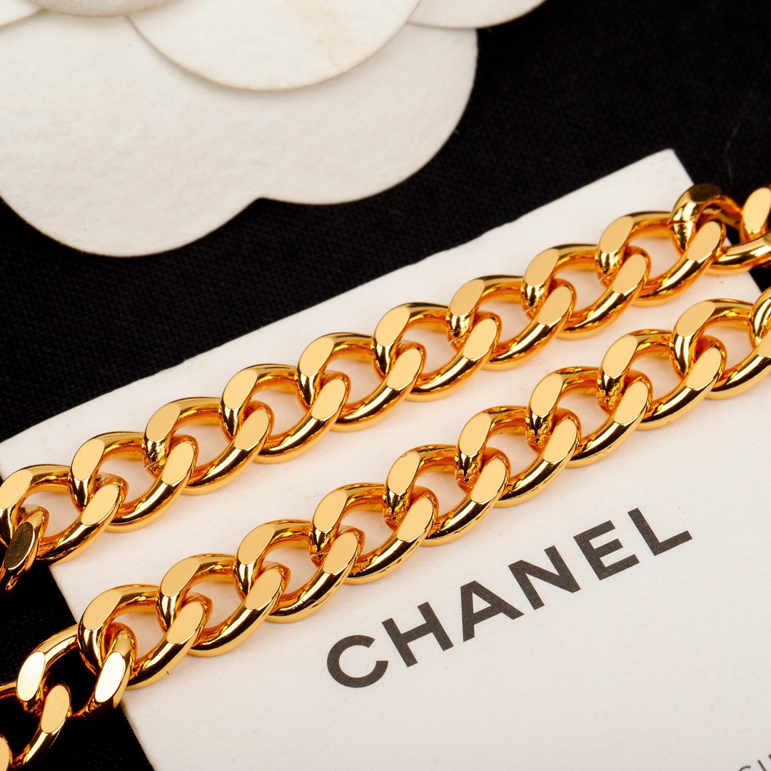 TOP CHANEL Green Resin CC Choker Necklace