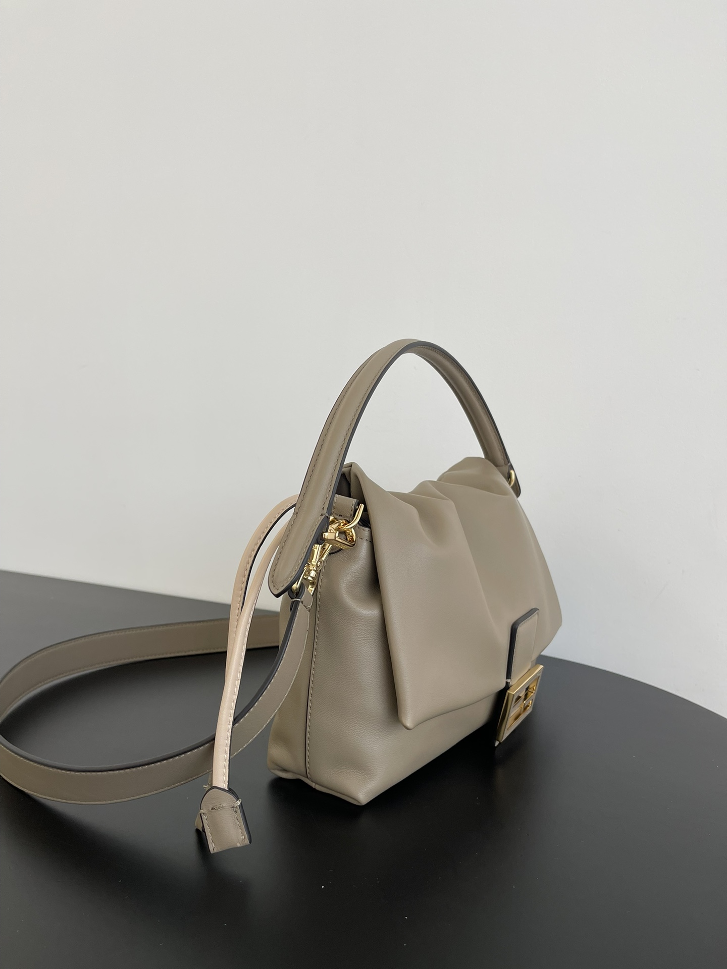 TOP FENDI Mamma Baguette Bag 26.5x8.5x18cm - Gray
