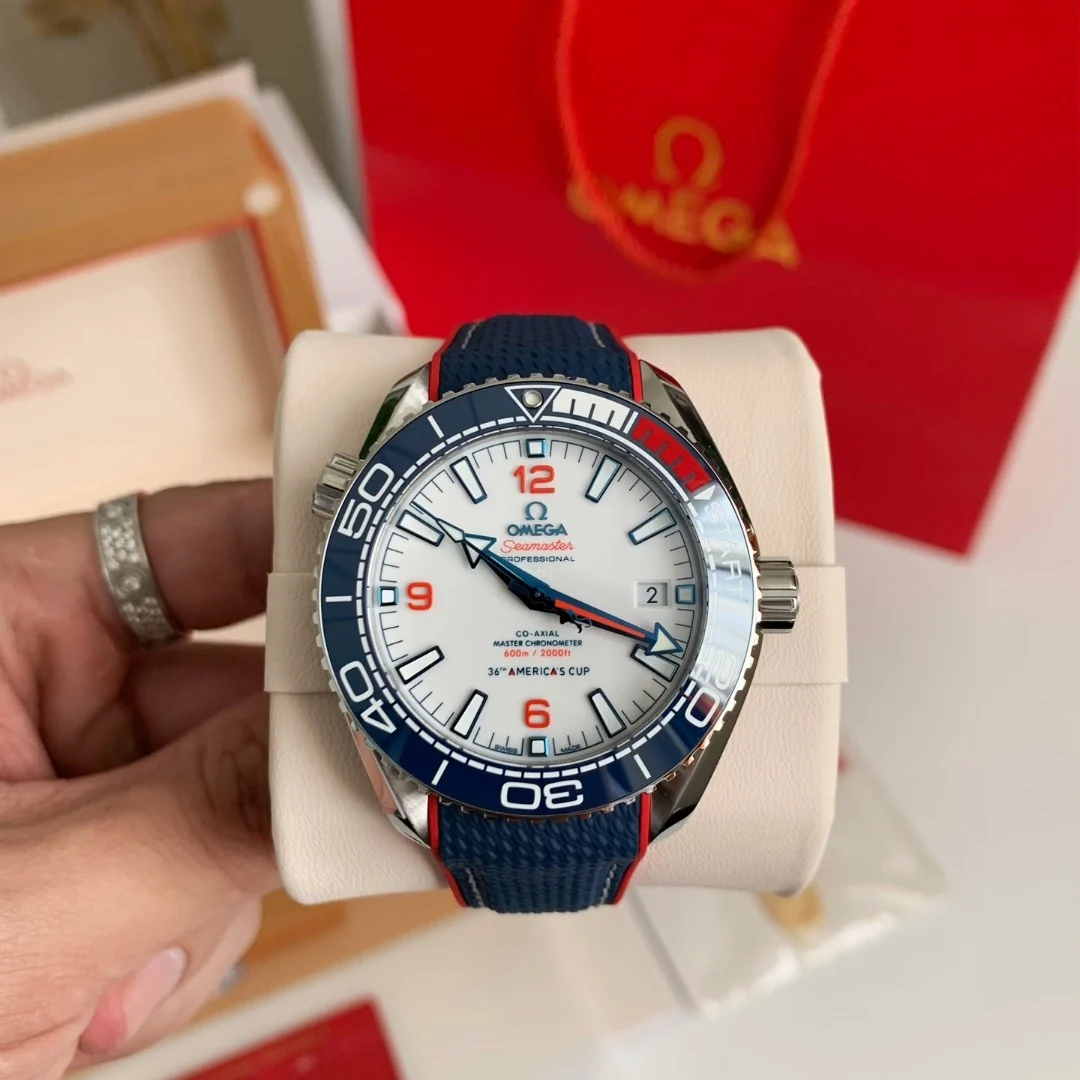AAAWatch 43.5mm Diver Watch White Dial Blue Ceramic Bezel Blue Red Rubber Strap Automatic Sports Wristwatch For Men