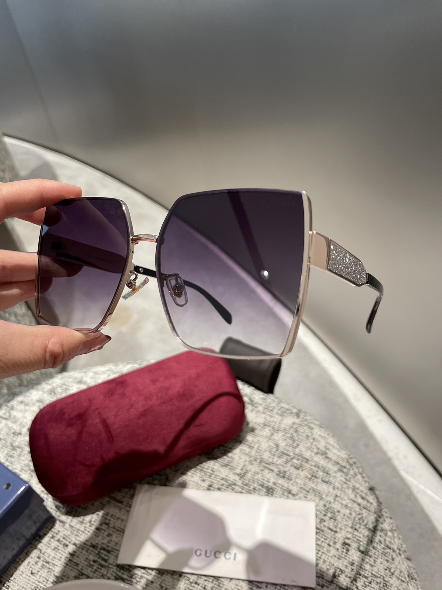 TOP Gucci  Sunglasses  - 2 Color