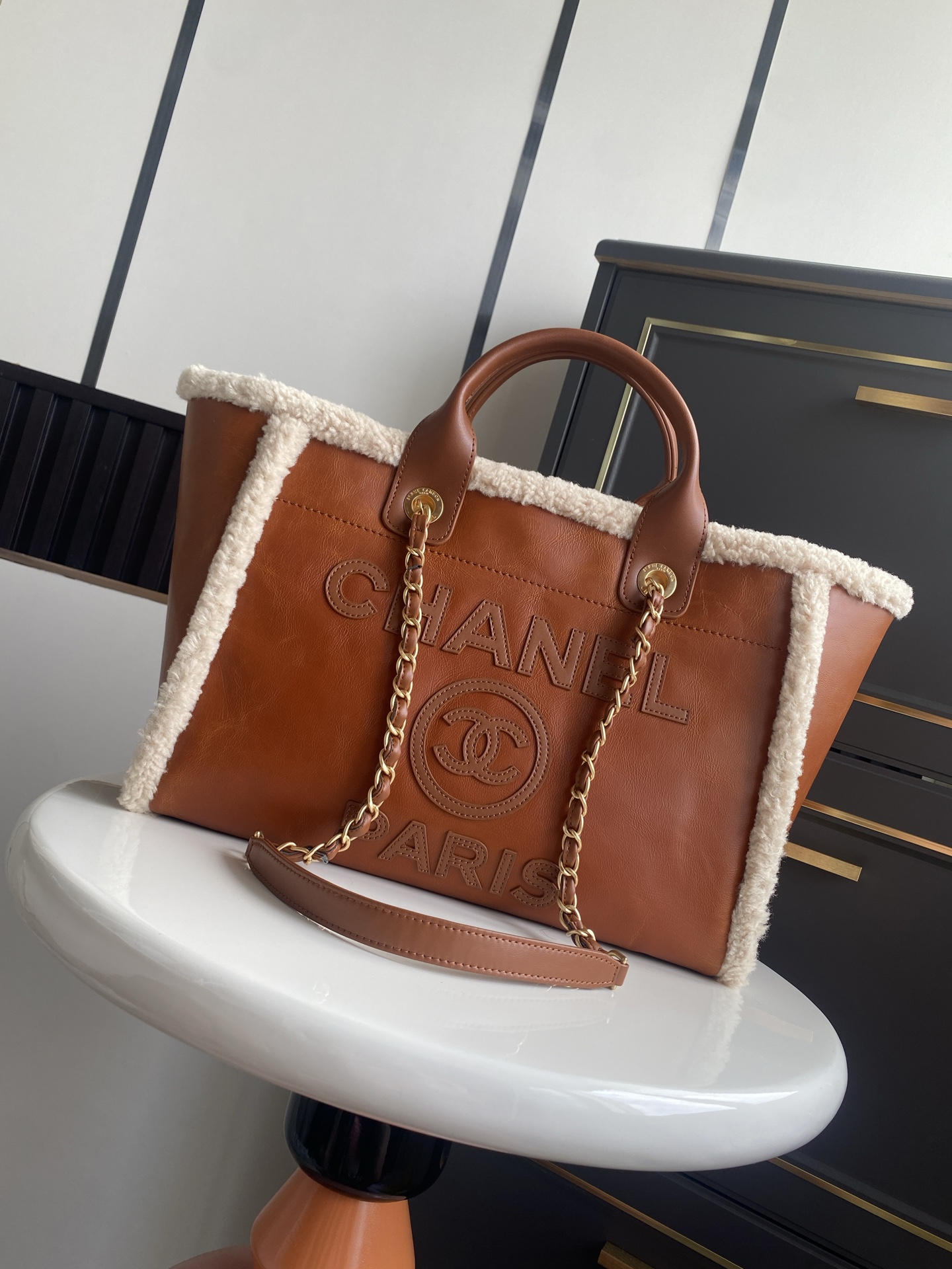 TOP CHANEL Beach Bag 33cm -  Brown