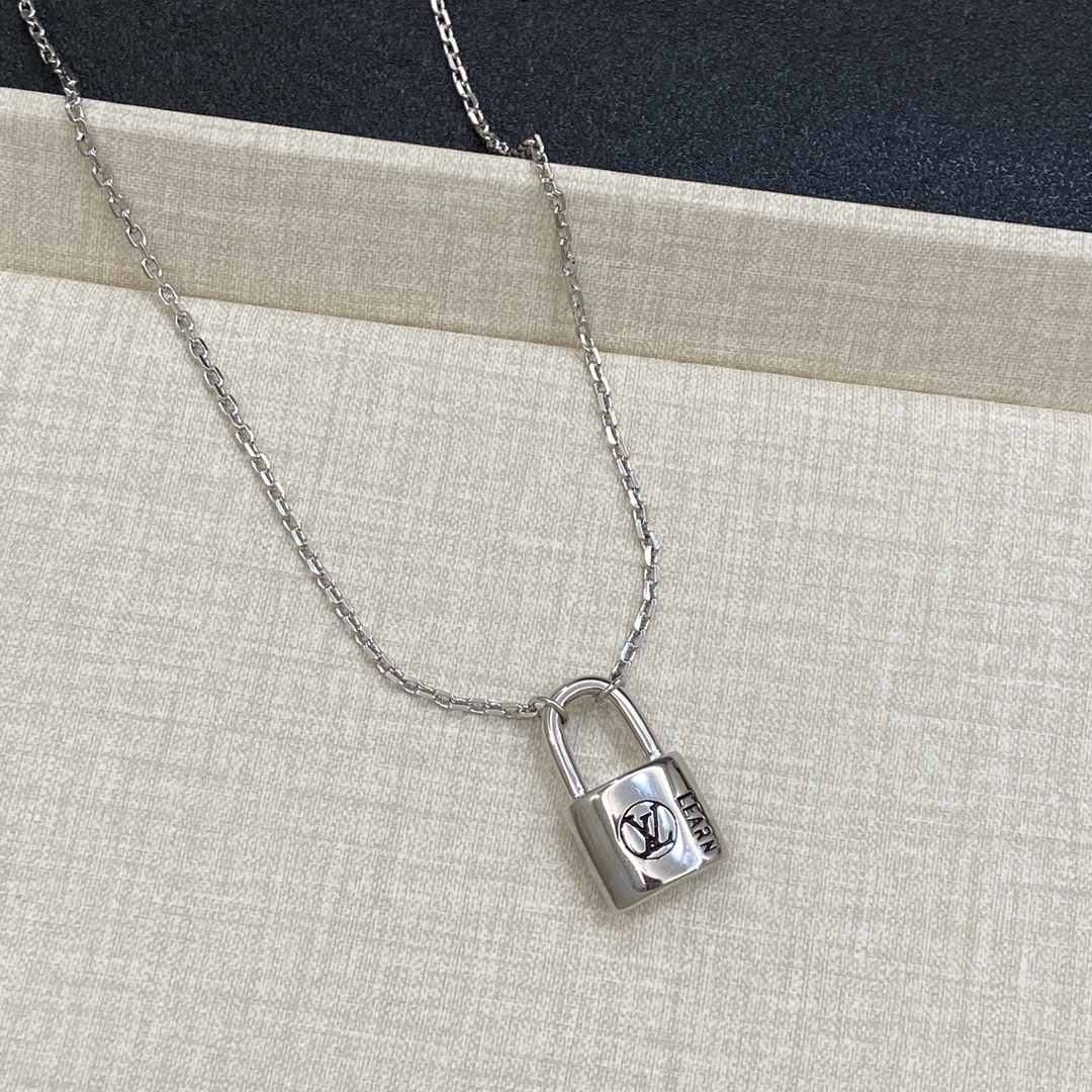 TOP Louis Vuitton LV Necklace - 3 Color