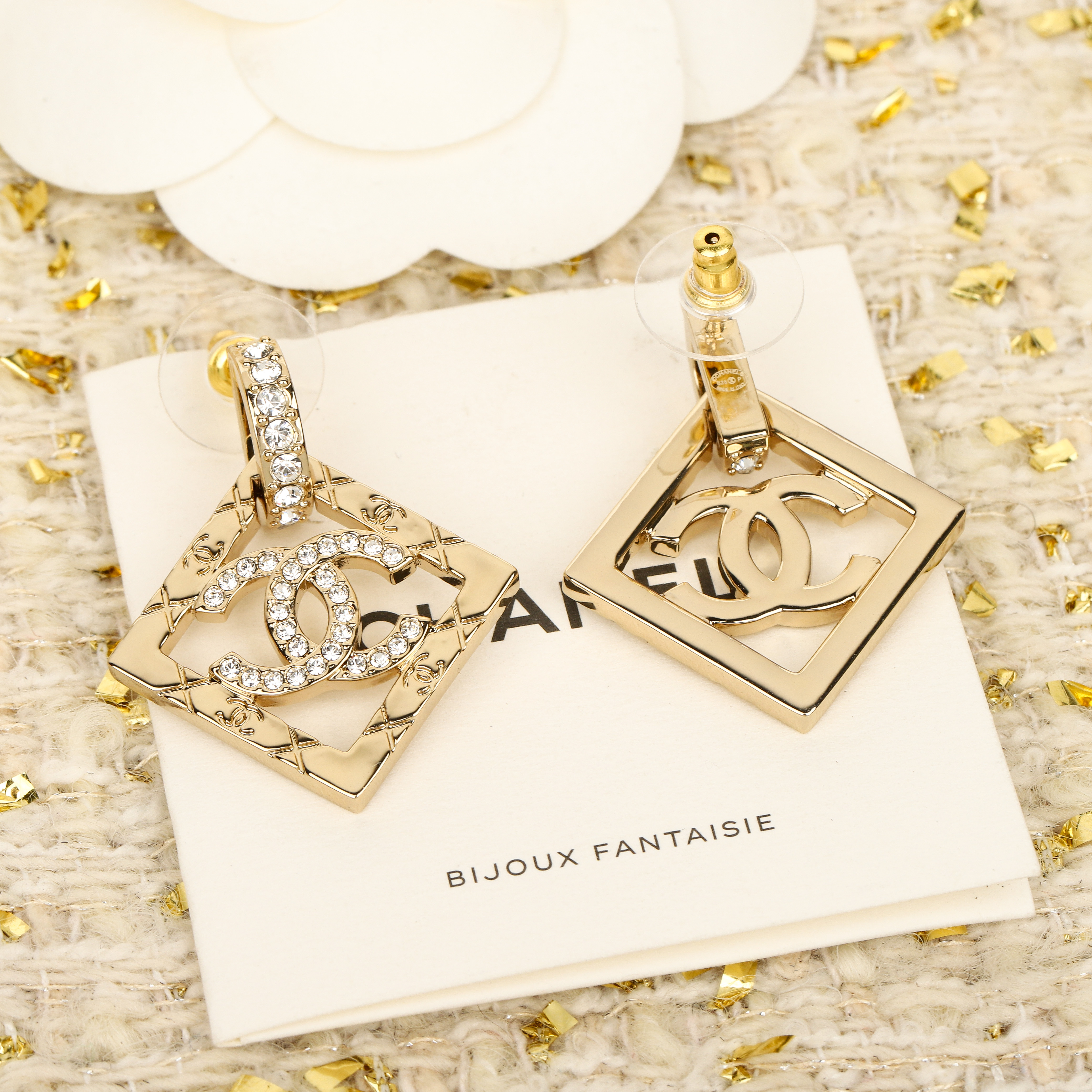 TOP CHANEL Earrings- Gold
